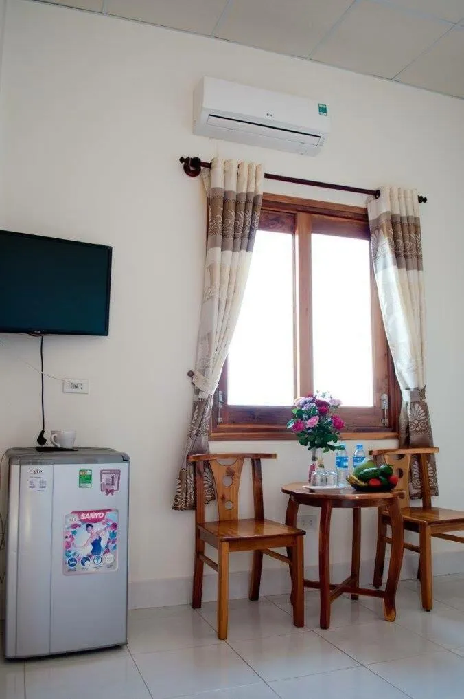 Communal lounge/ TV room in Viet's Hotel