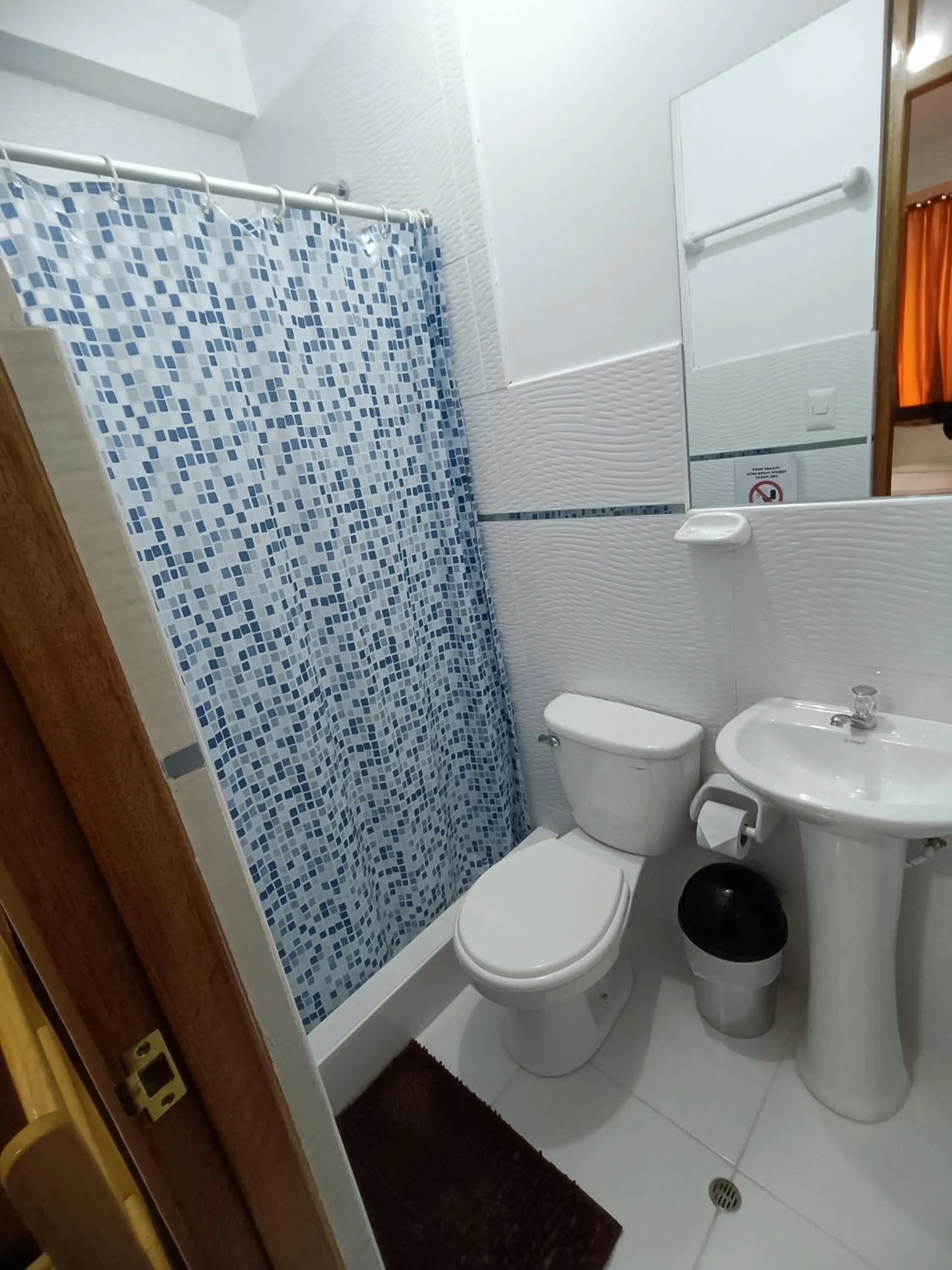 Shower in Qente Wings