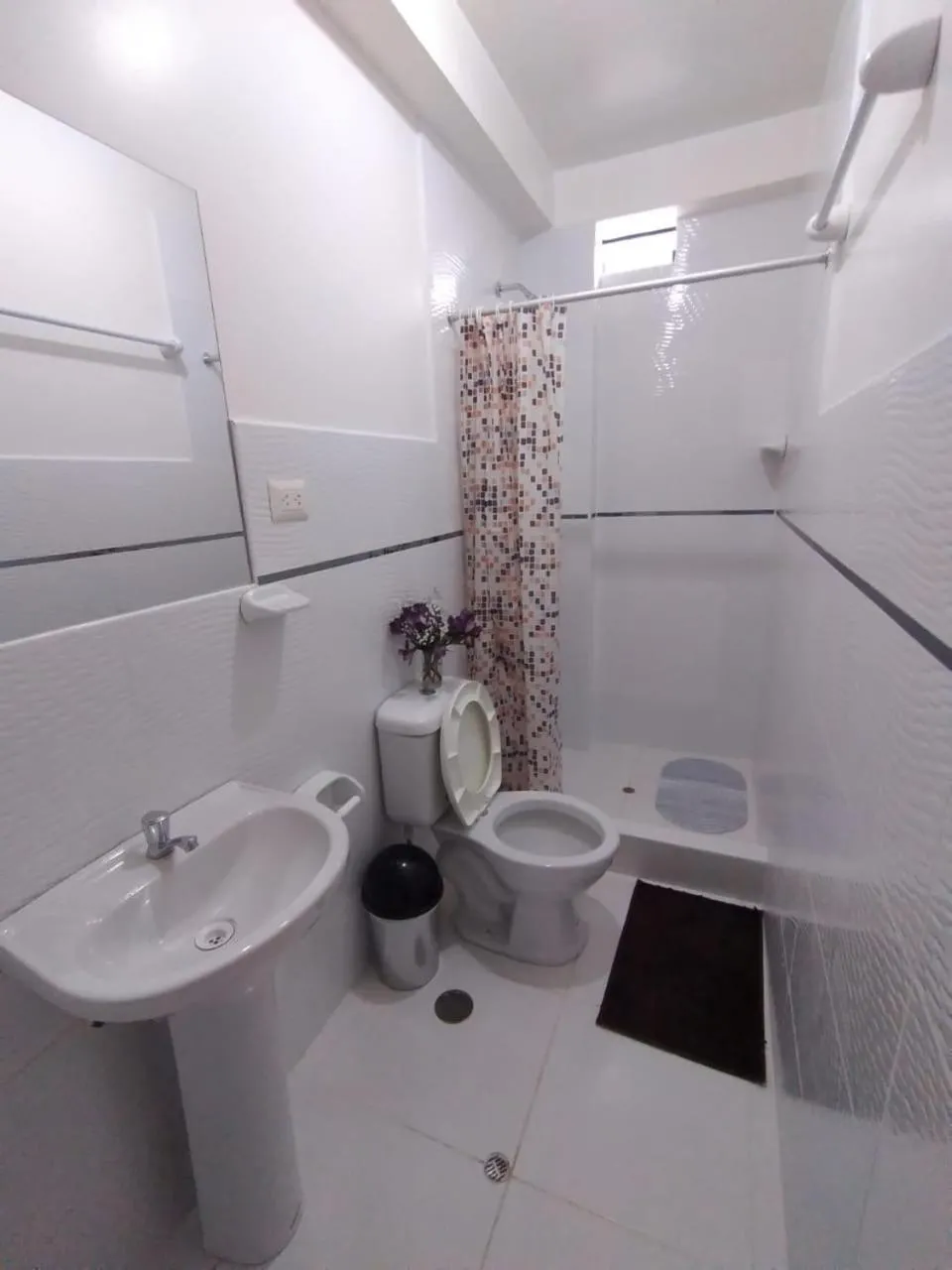 Bathroom in Qente Wings