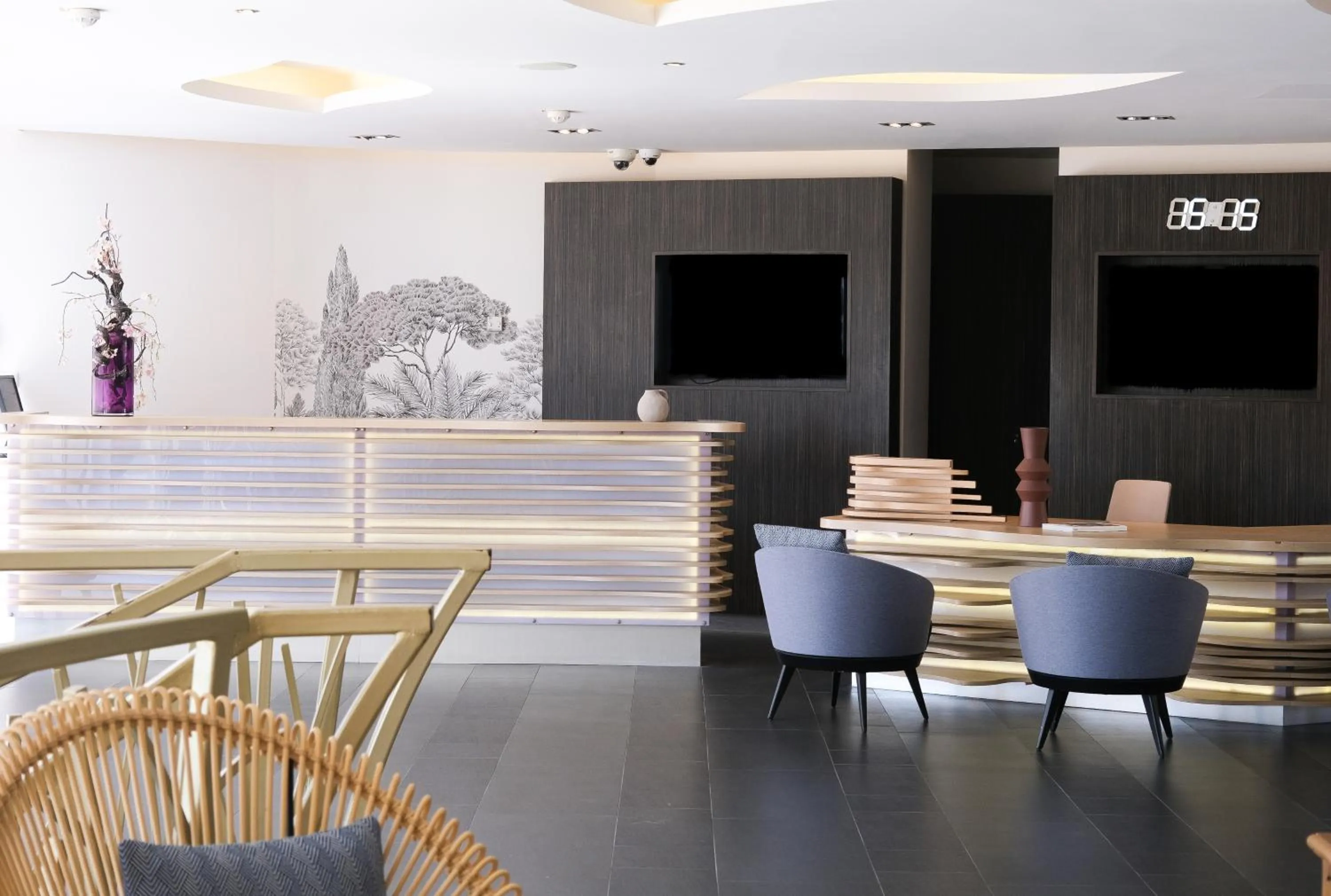 Lobby or reception in Thalazur Antibes - Résidence & Spa