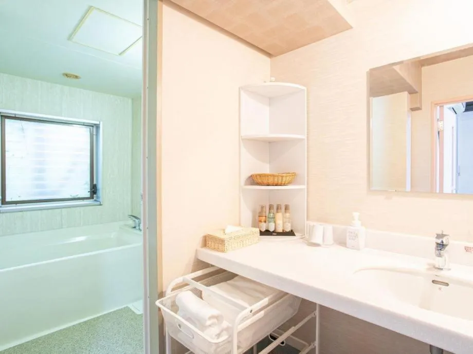 Shower in Yufuin Besso Shikisai Hotel