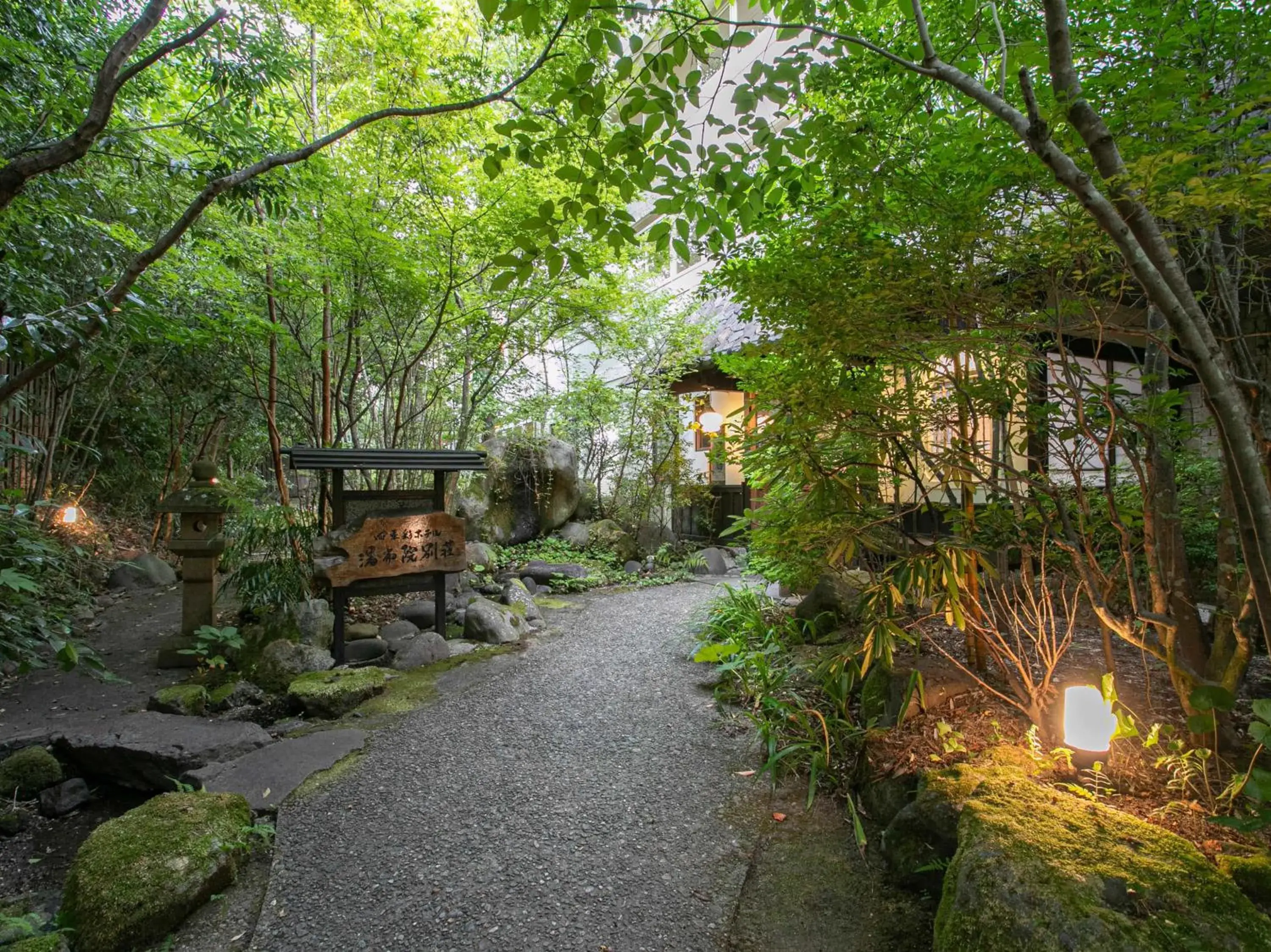 Property building in Yufuin Besso Shikisai Hotel Property building in Yufuin Besso Shikisai Hotel