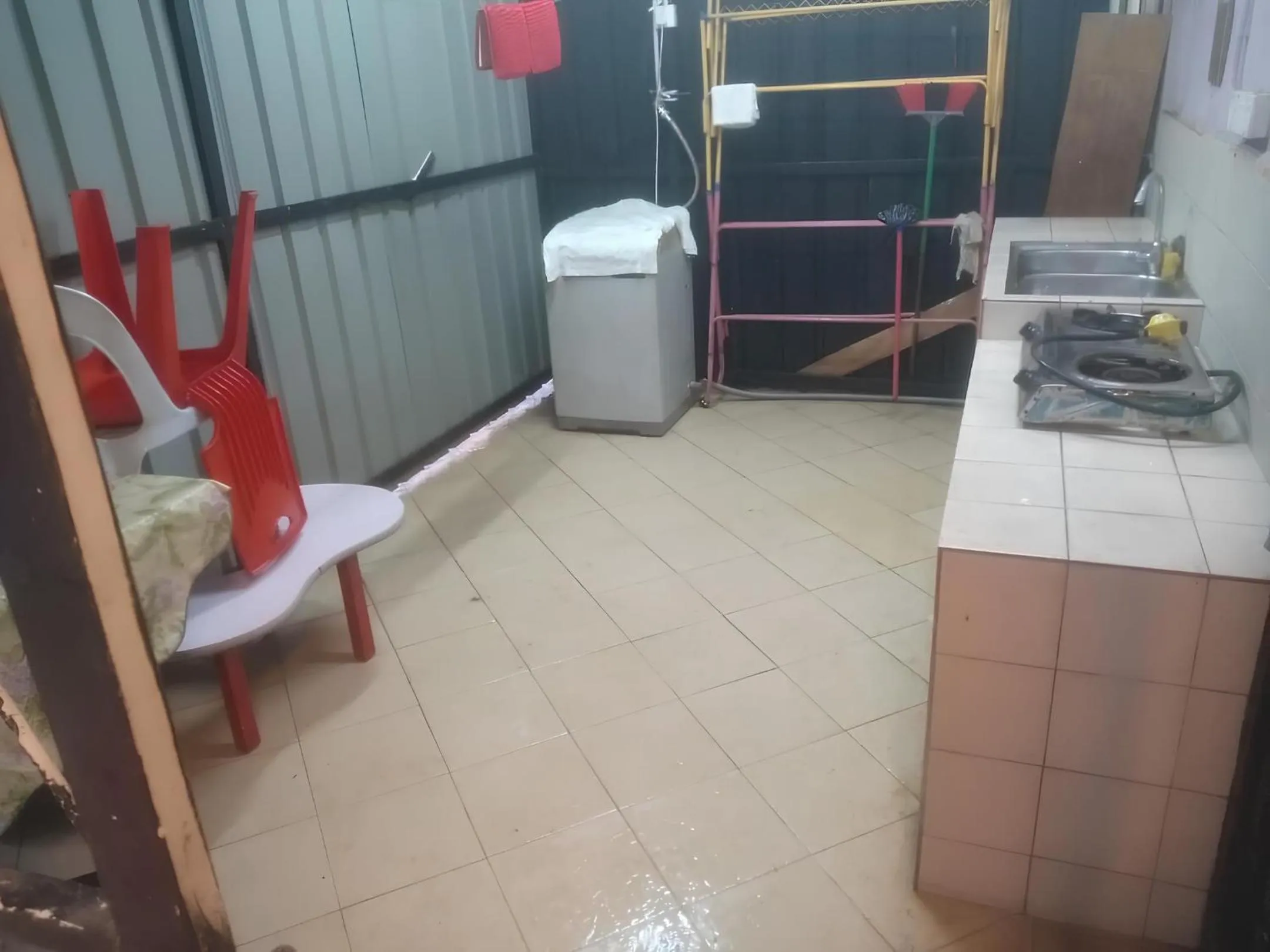 Kitchen or kitchenette in Natol Budget Homestay Rock Road