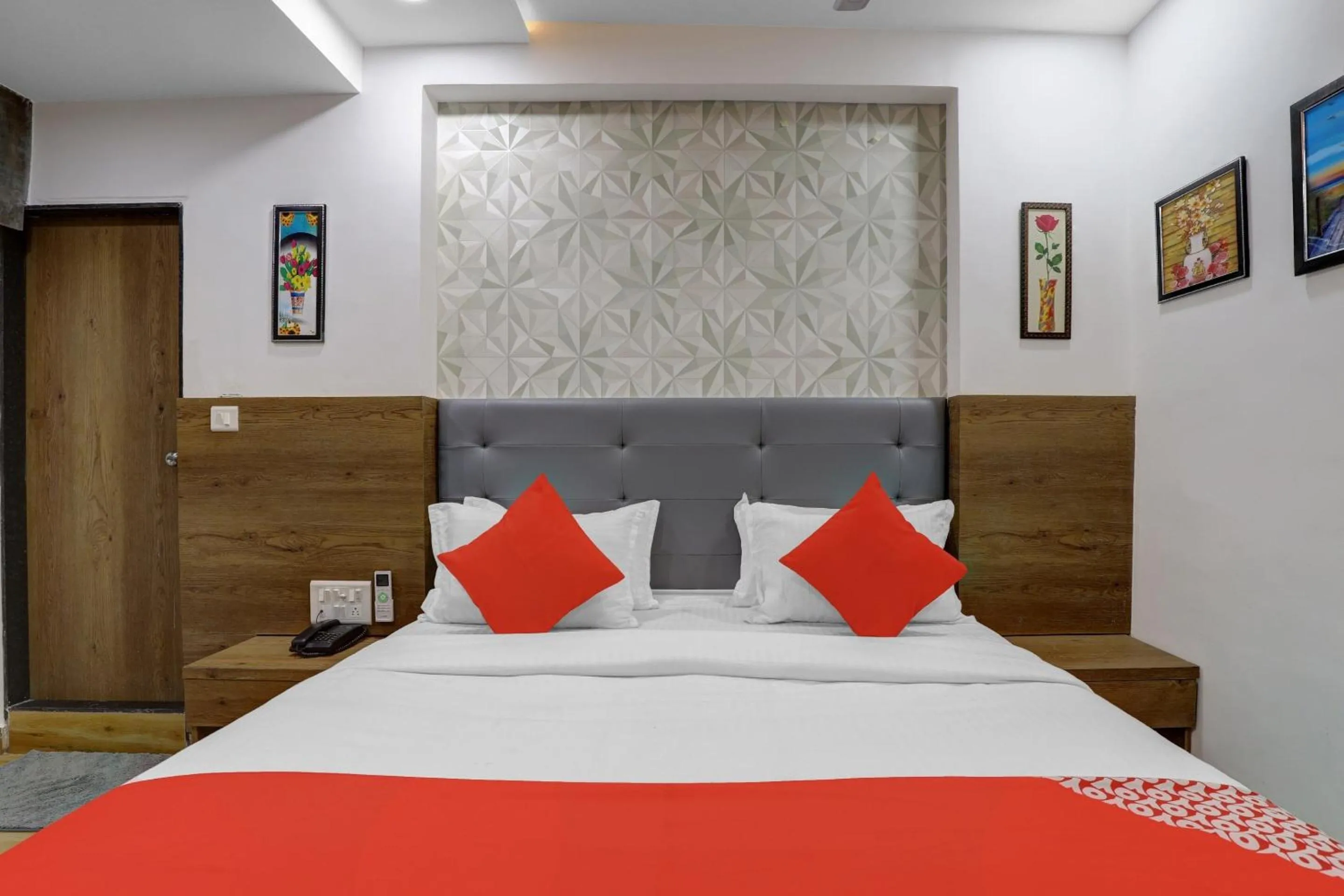 Hotel O R S Palace