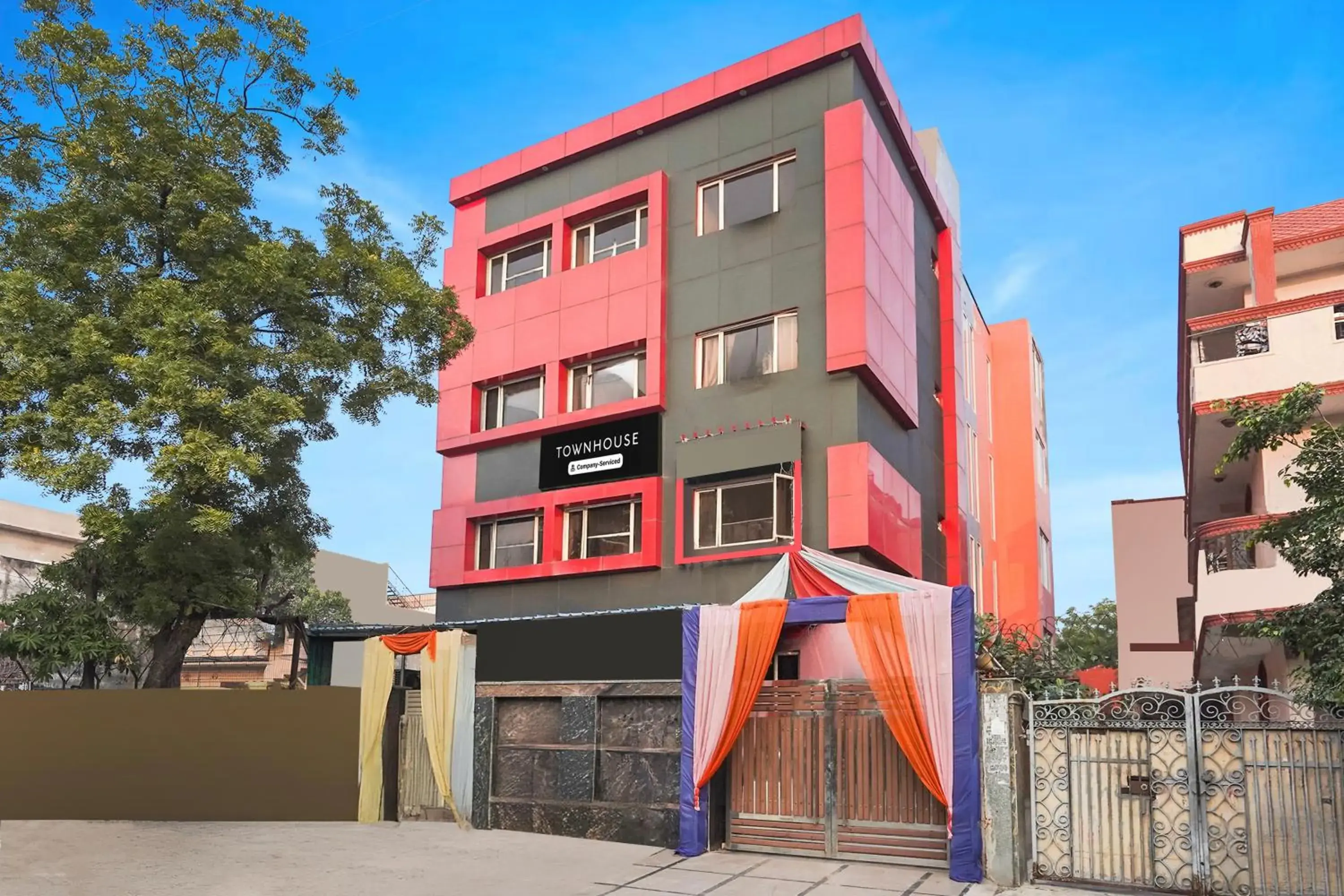 Facade/entrance in Super Townhouse Maithli Marg Sector 55 Formerly Red Roof Facade/entrance in Super Townhouse Maithli Marg Sector 55 Formerly Red Roof