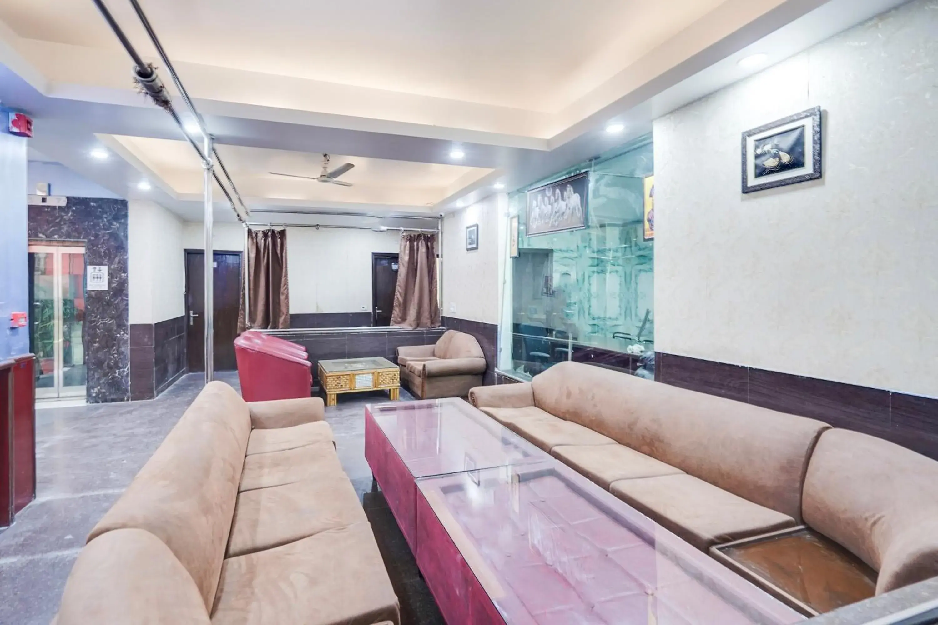 Lobby or reception in Super Townhouse Maithli Marg Sector 55 Formerly Red Roof Lobby or reception in Super Townhouse Maithli Marg Sector 55 Formerly Red Roof