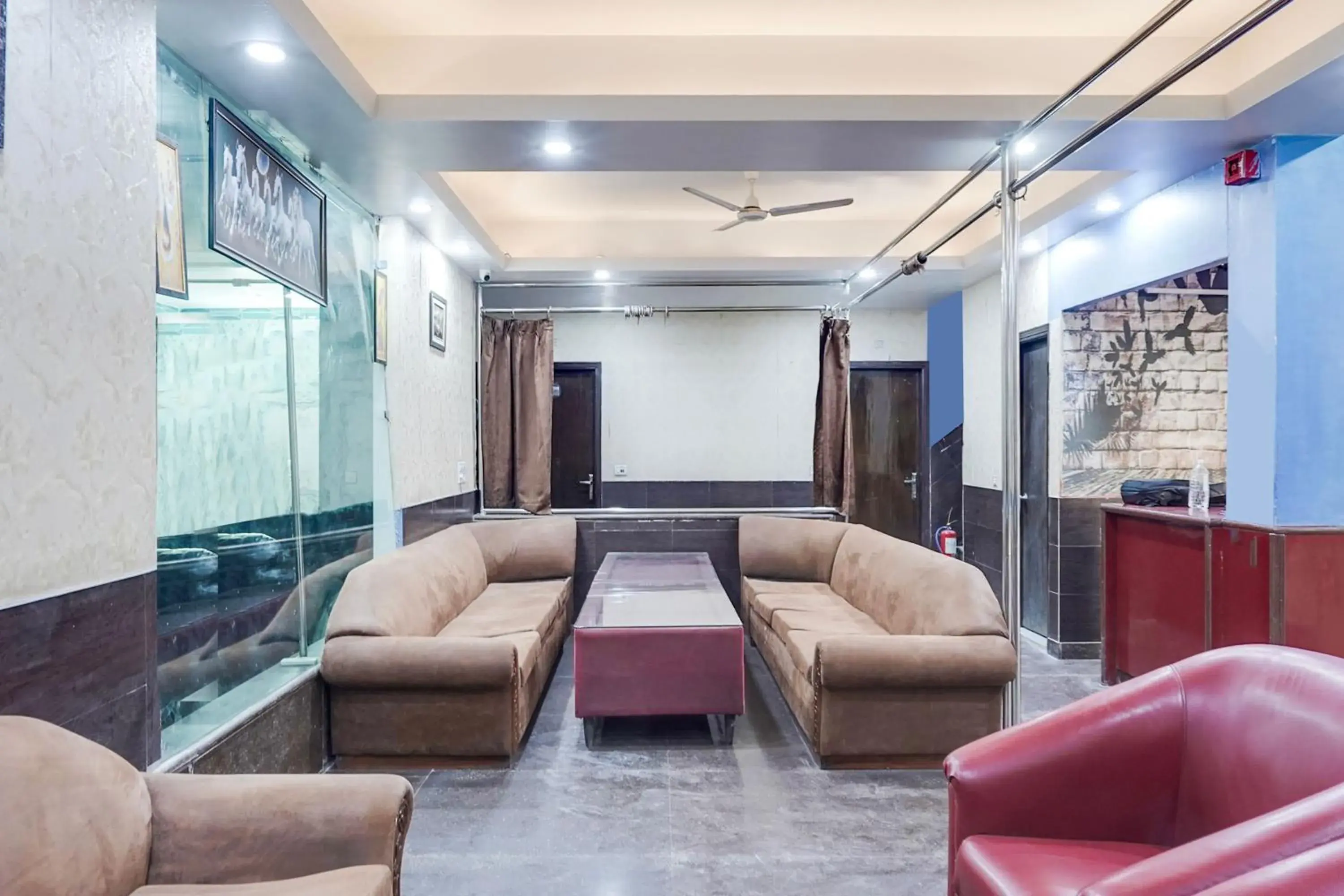 Lobby or reception in Super Townhouse Maithli Marg Sector 55 Formerly Red Roof Lobby or reception in Super Townhouse Maithli Marg Sector 55 Formerly Red Roof