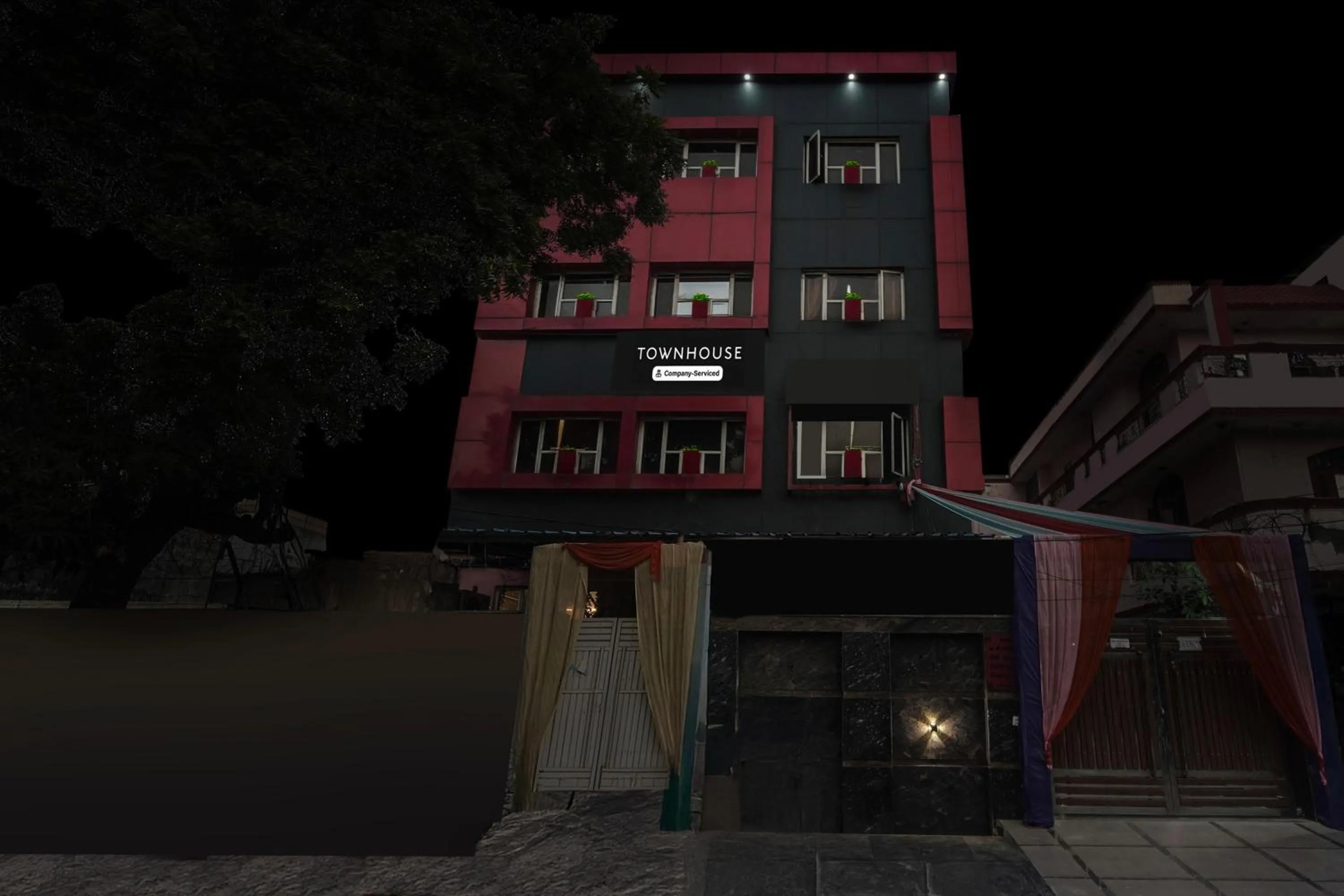 Facade/entrance in Townhouse Maithli Marg Sector 55 Formerly Red Roof