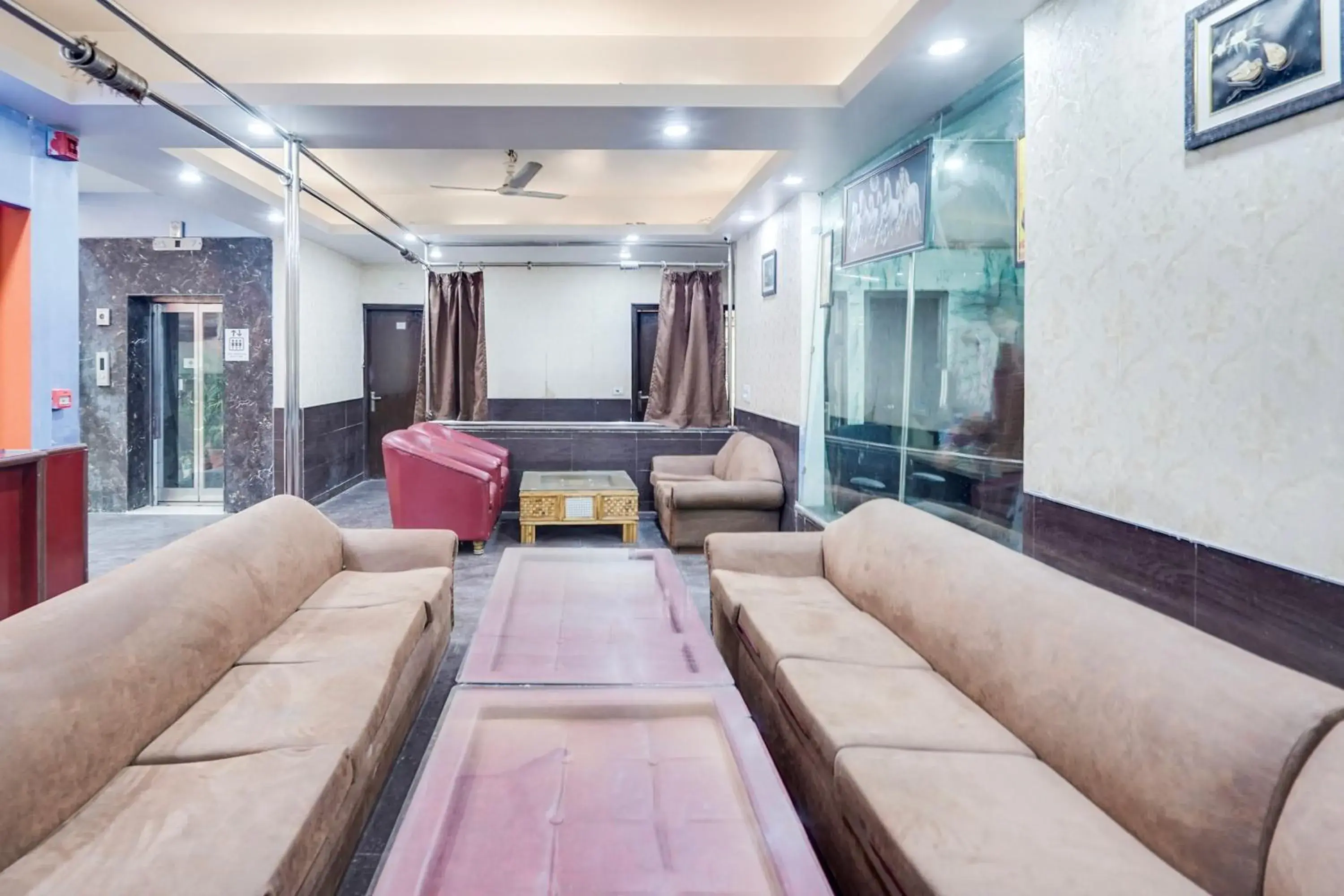 Lobby or reception in Super Townhouse Maithli Marg Sector 55 Formerly Red Roof Lobby or reception in Super Townhouse Maithli Marg Sector 55 Formerly Red Roof