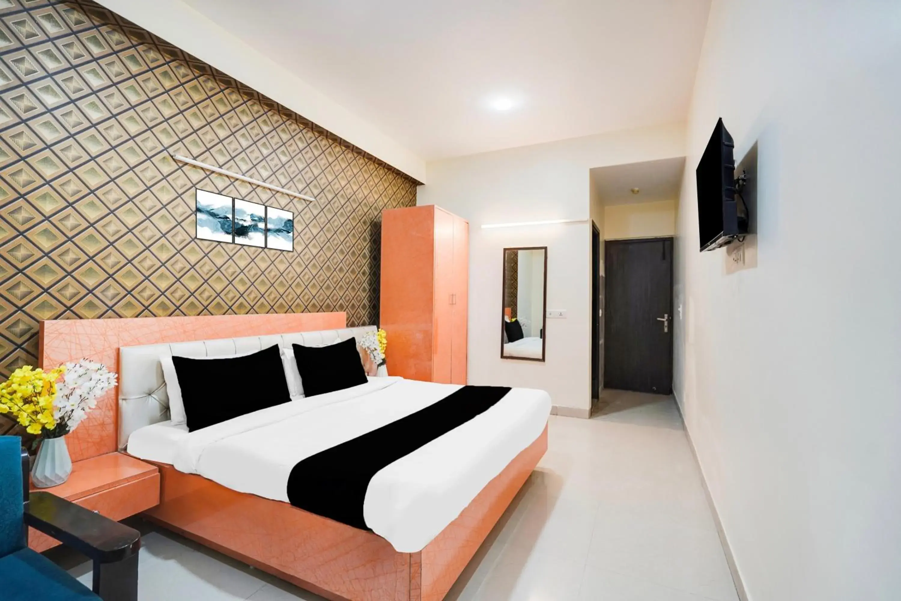 Bedroom, Bed in Super Townhouse Maithli Marg Sector 55 Formerly Red Roof Bedroom, Bed in Super Townhouse Maithli Marg Sector 55 Formerly Red Roof