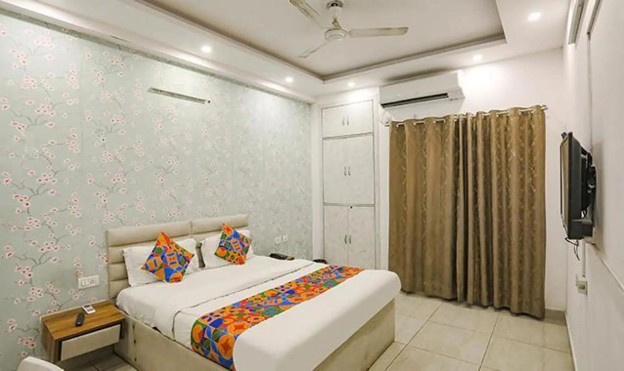 Bed in FabHotel Comfirt Inn