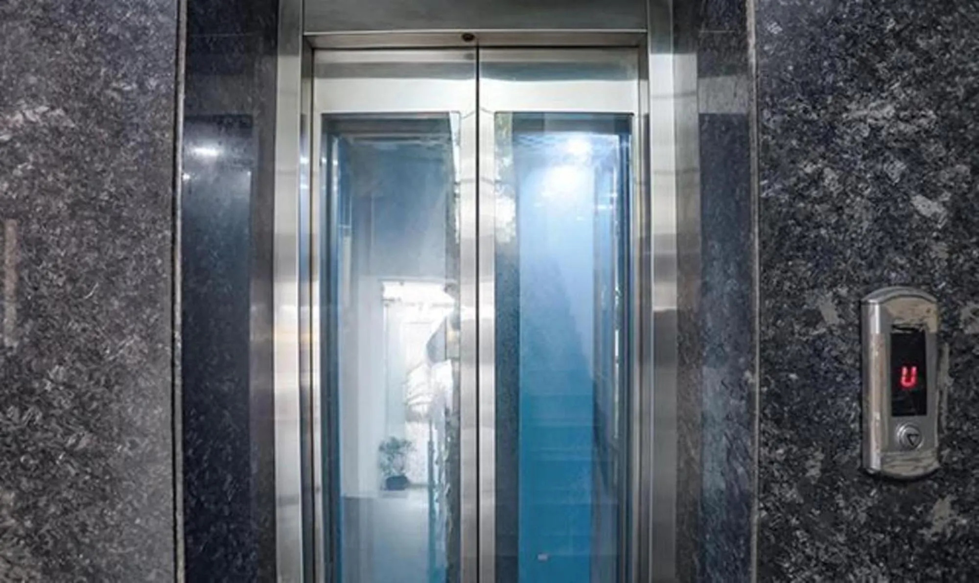 elevator in FabHotel Comfirt Inn