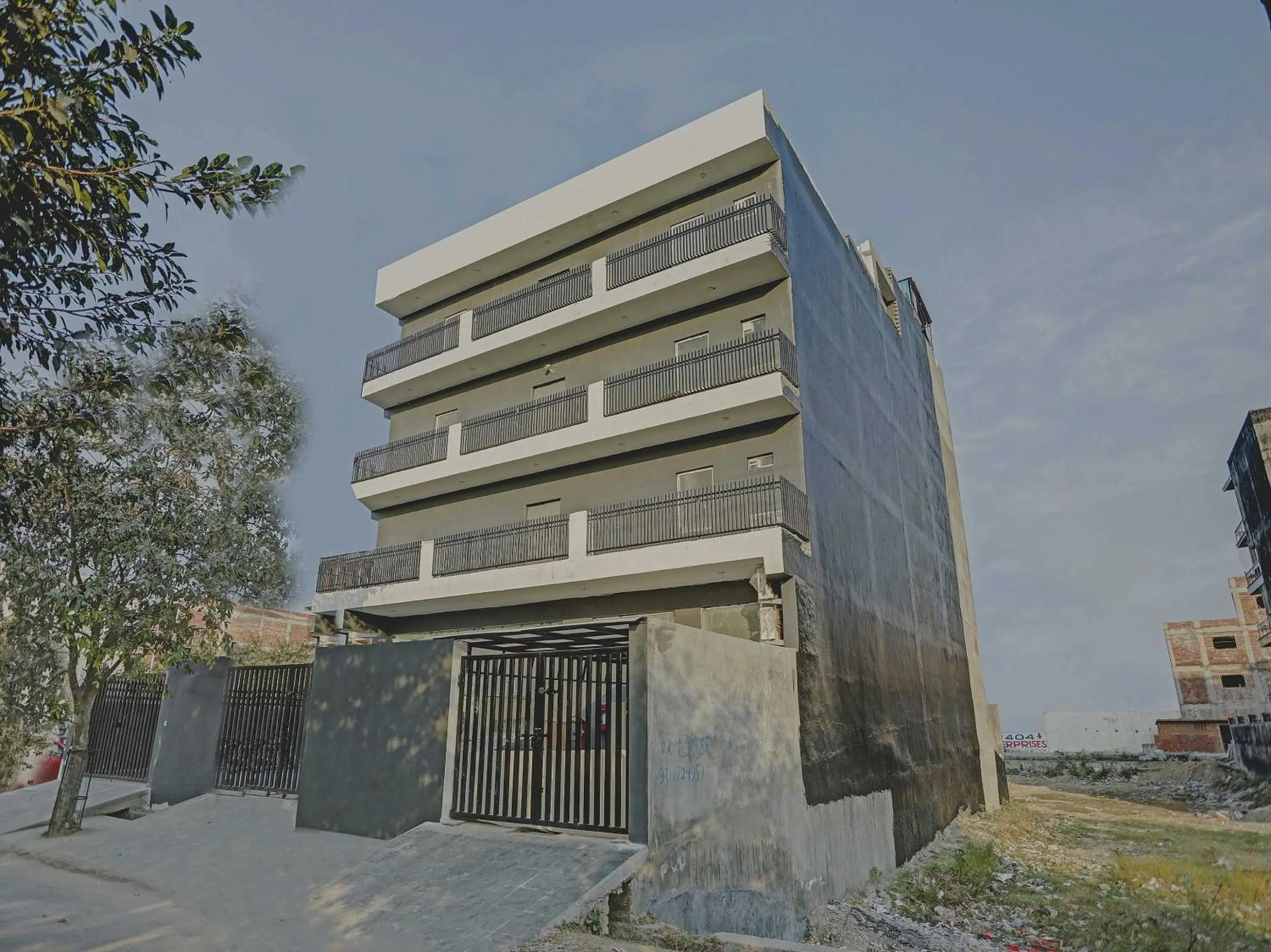 Facade/entrance in Super Townhouse Crystal Leaf