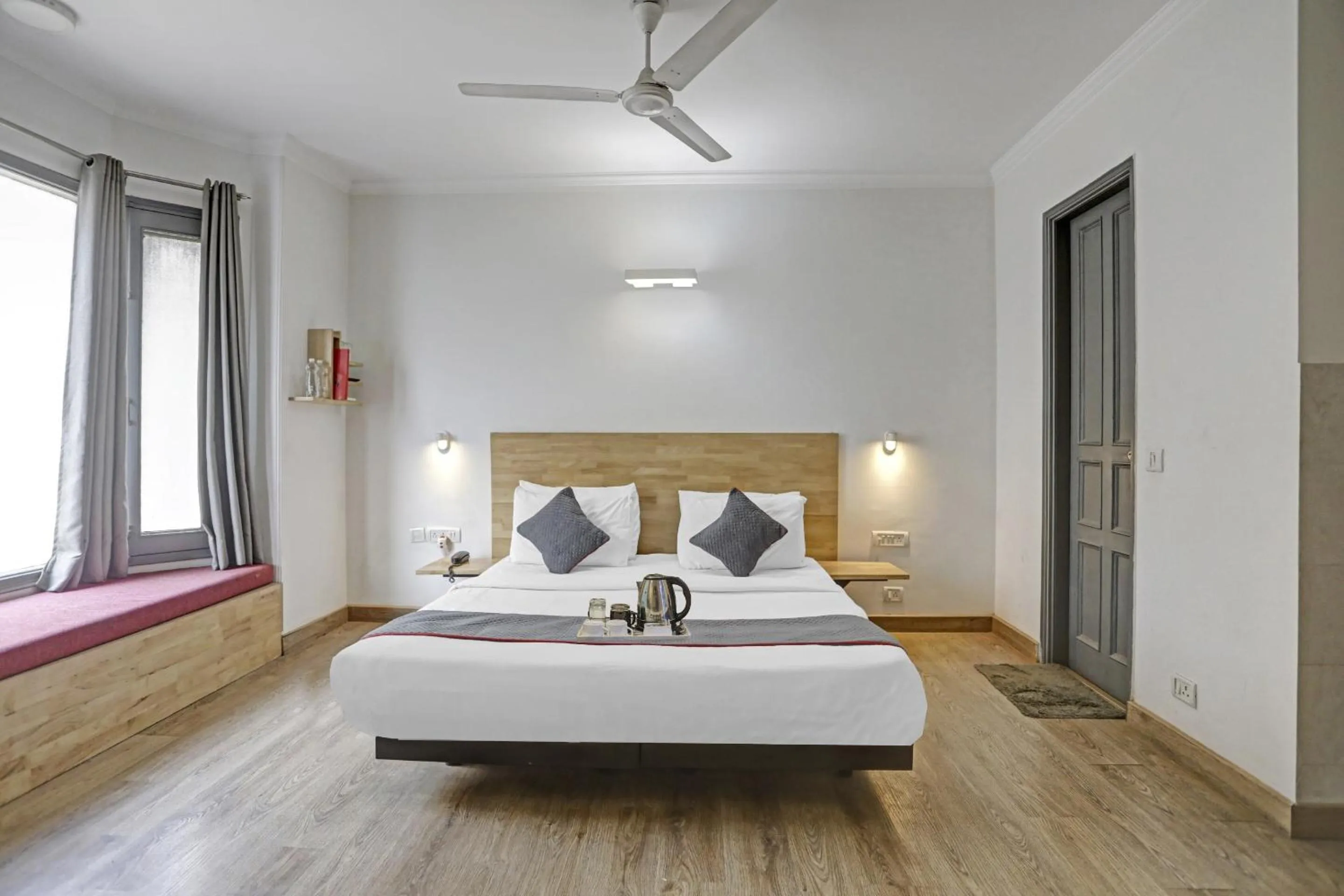 Bedroom, Bed in Super Townhouse Crystal Leaf