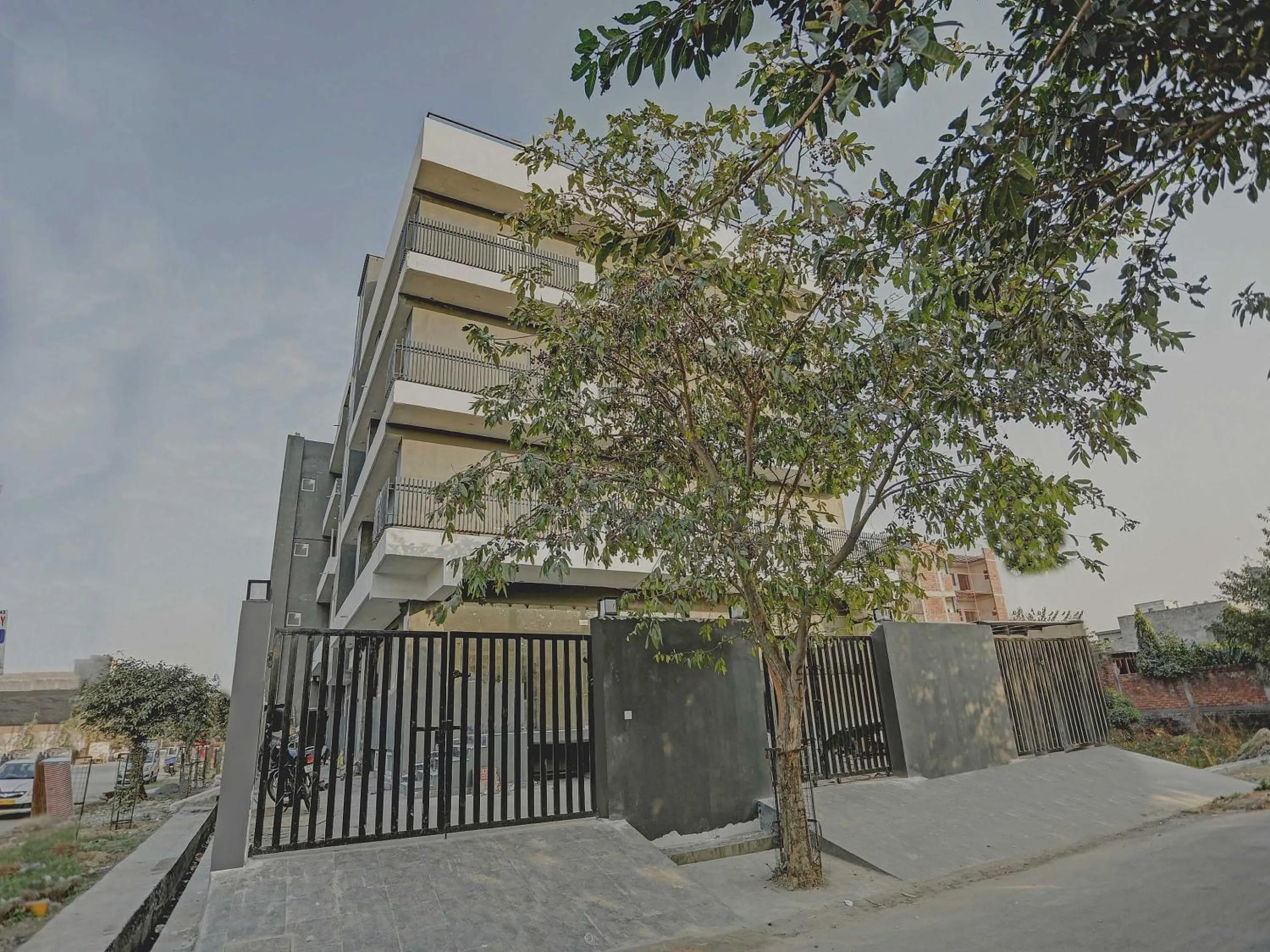 Facade/entrance in Super Townhouse Crystal Leaf