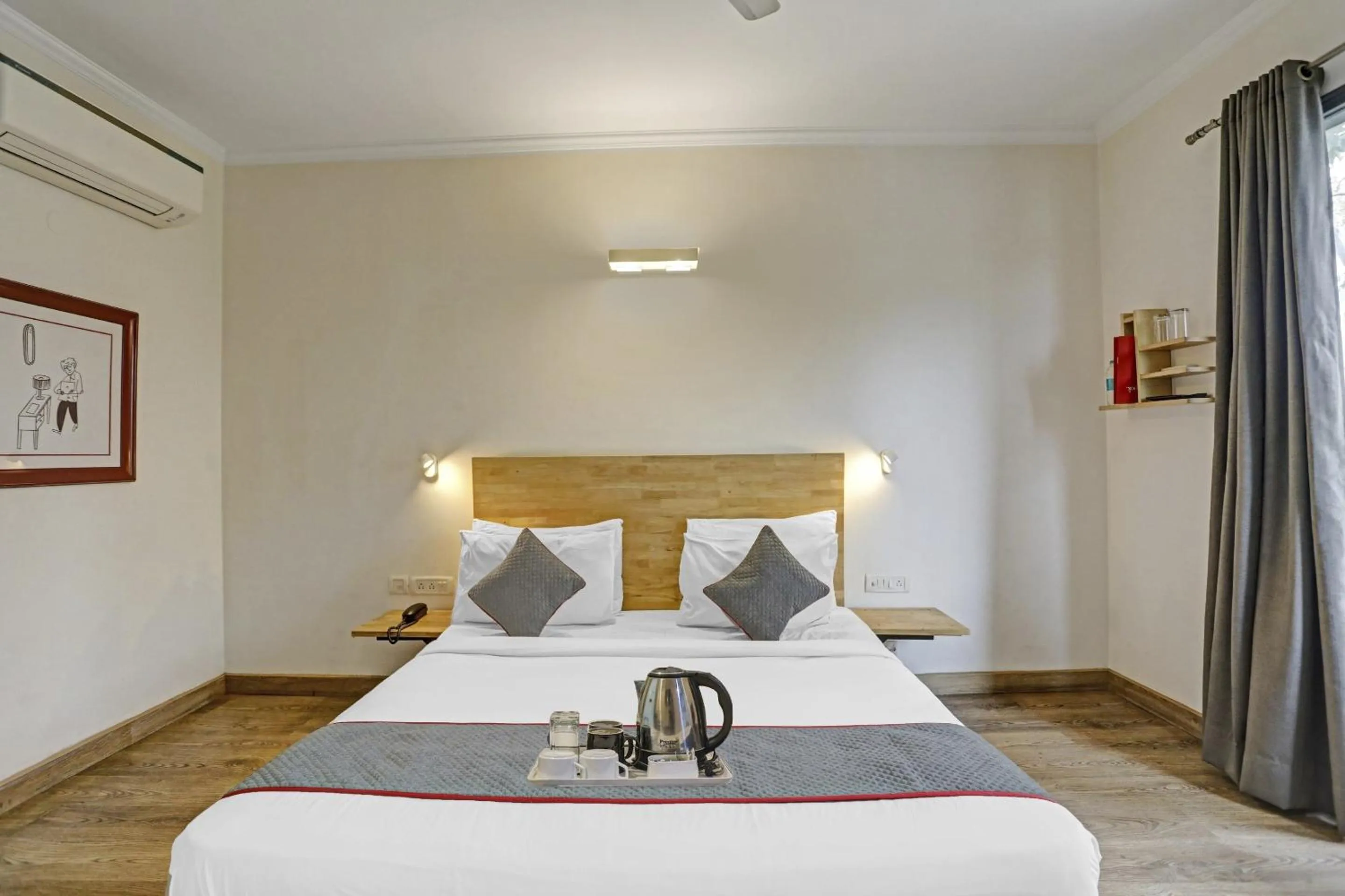 Bedroom, Bed in Super Townhouse Crystal Leaf