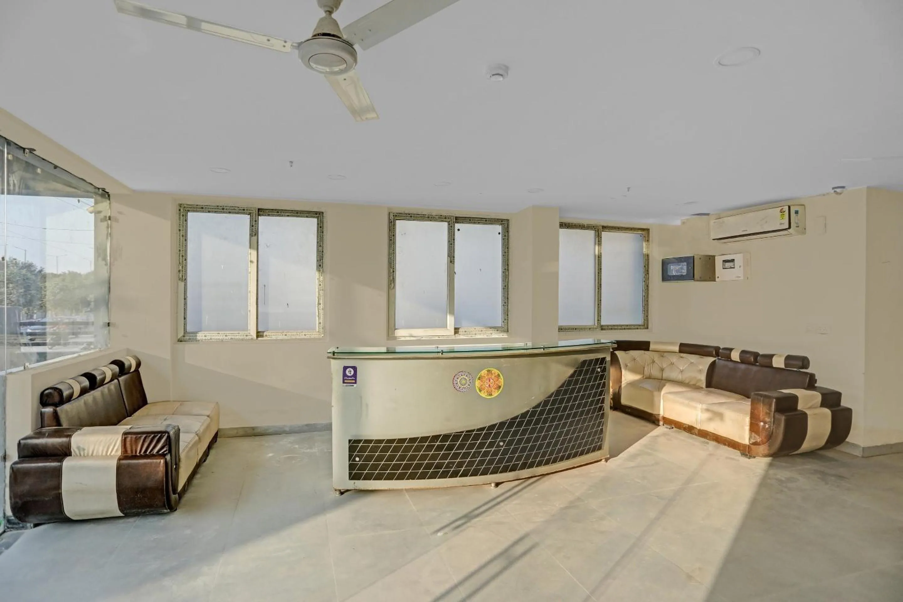 Lobby or reception in Super Townhouse Crystal Leaf