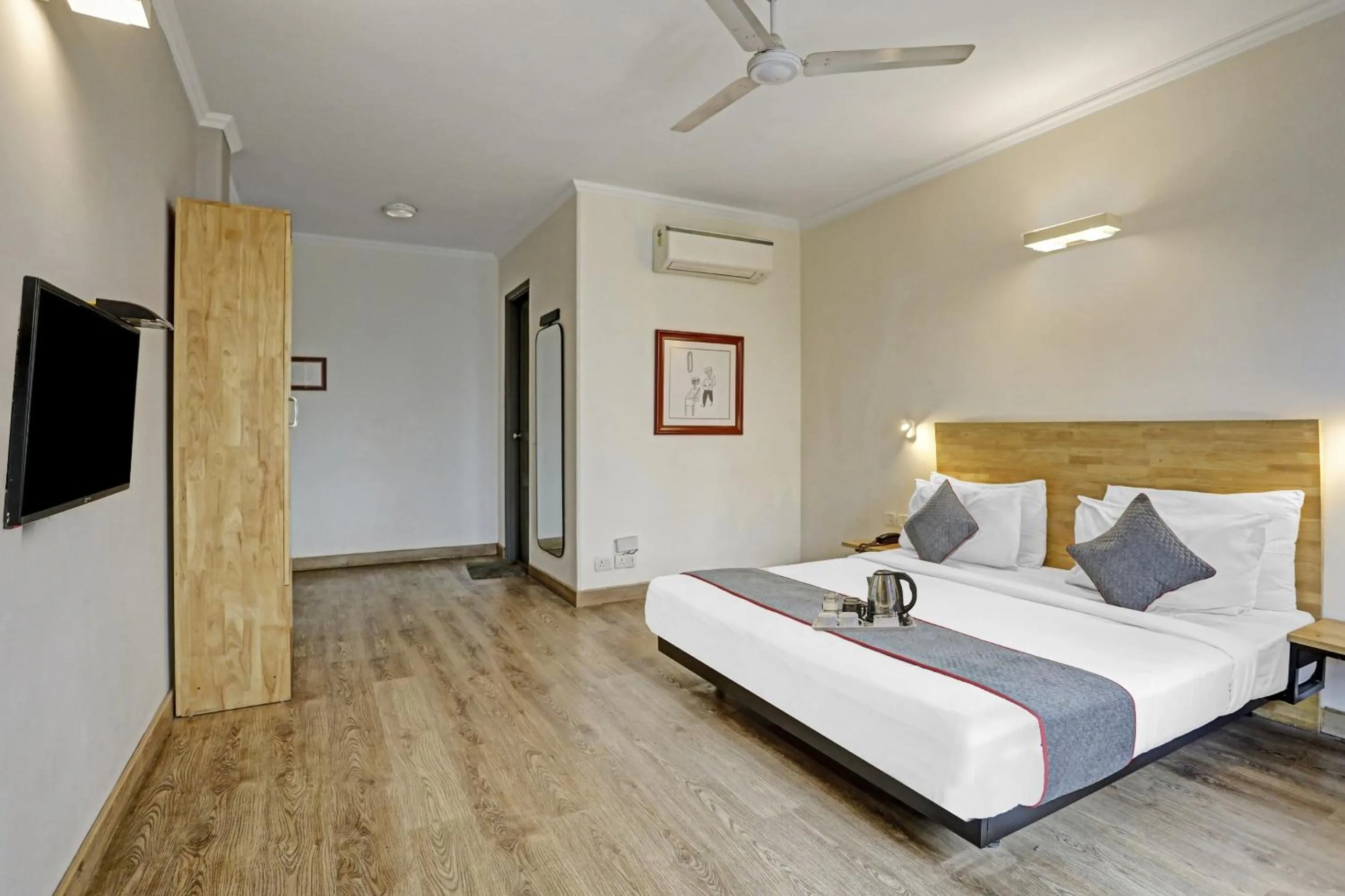 Bedroom, Bed in Super Townhouse Crystal Leaf