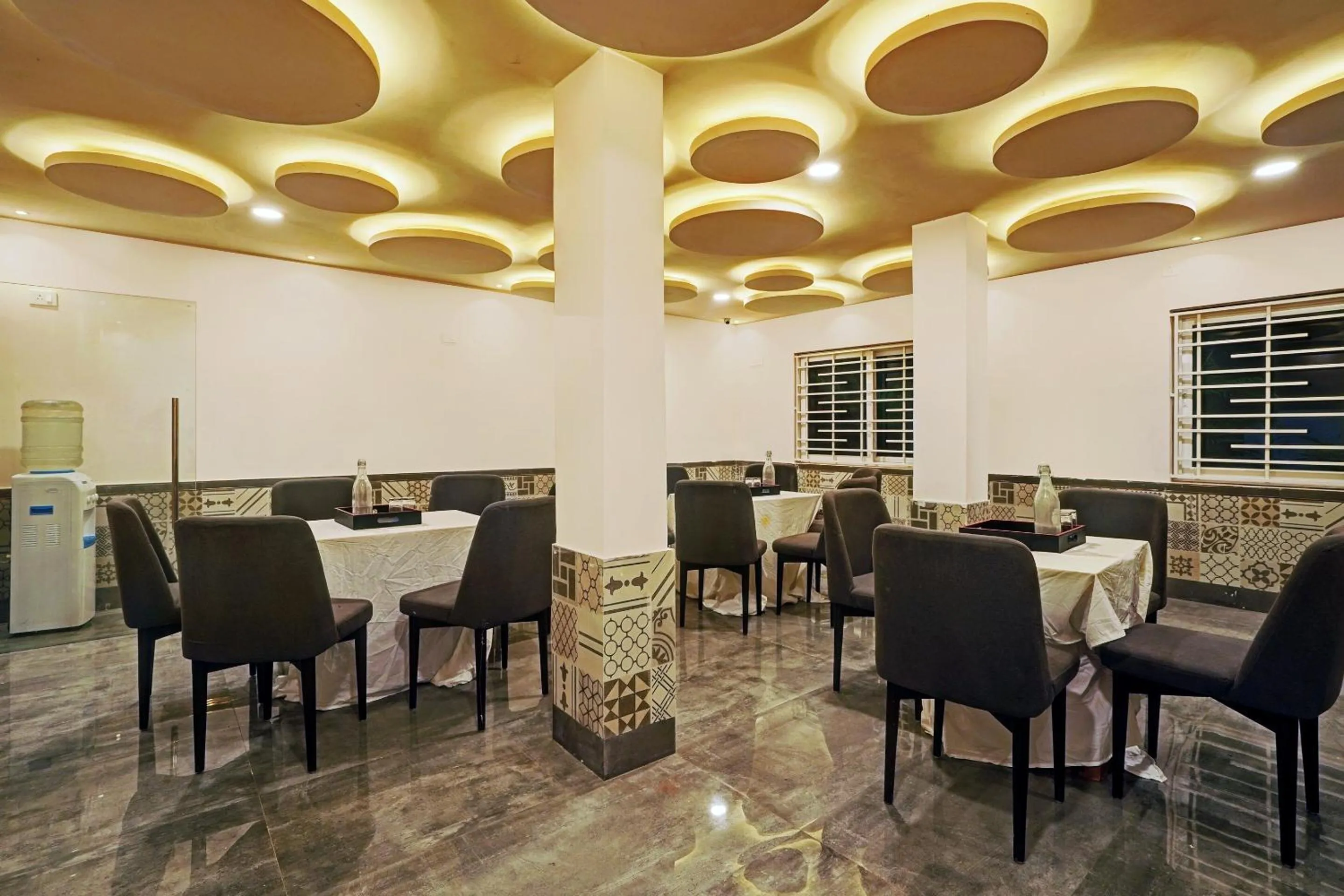 Restaurant/places to eat in Capital O De Alphabet Kakinada