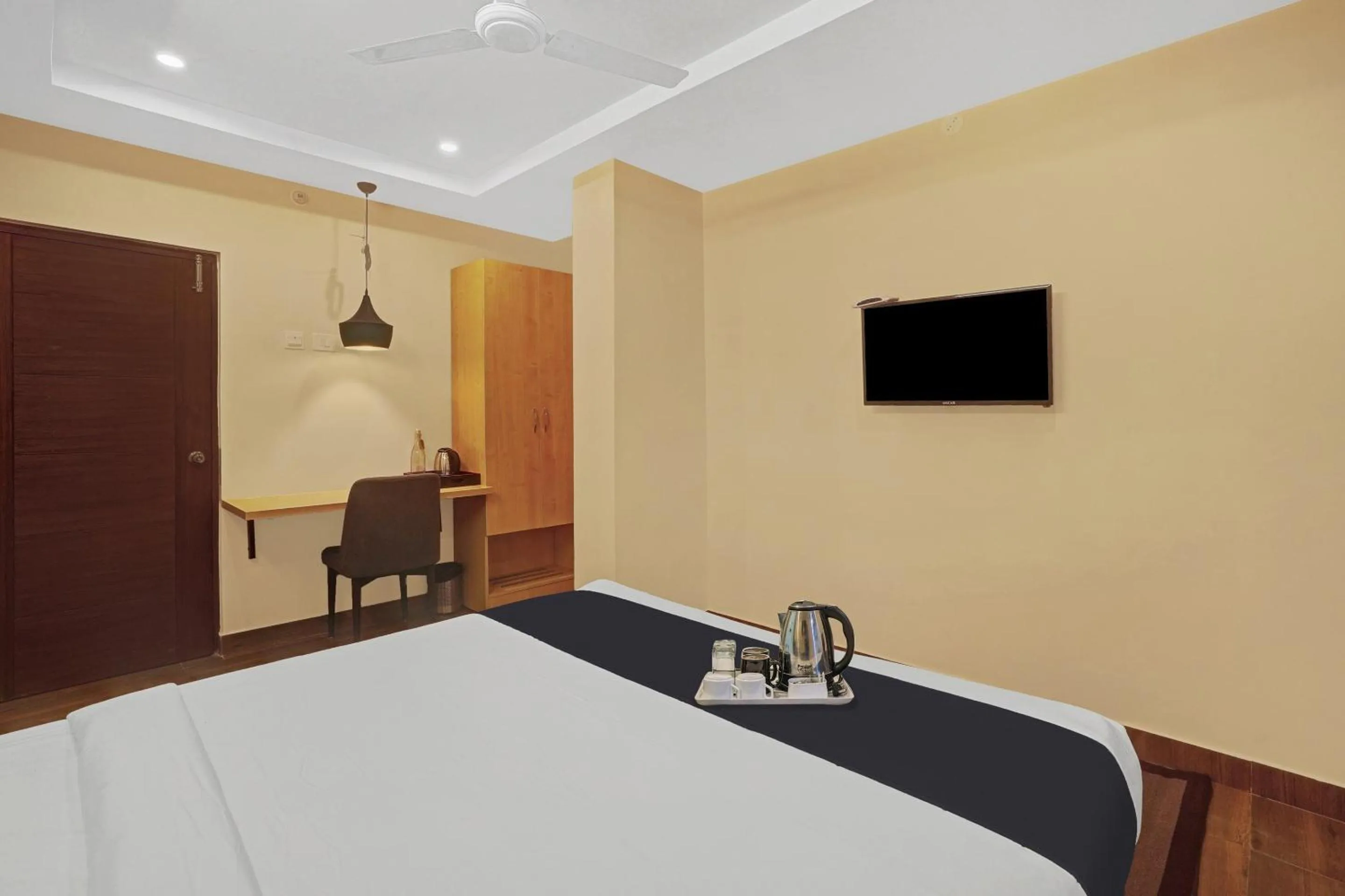 Bedroom, Bed in Capital O De Alphabet Kakinada