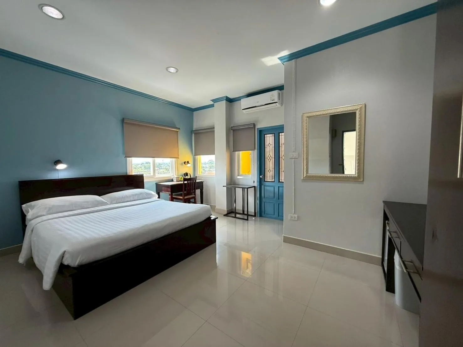 Photo of the whole room, Bed in Garden Hill Hotel