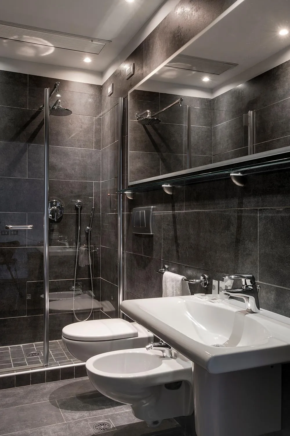 Bathroom in Hotel Verona