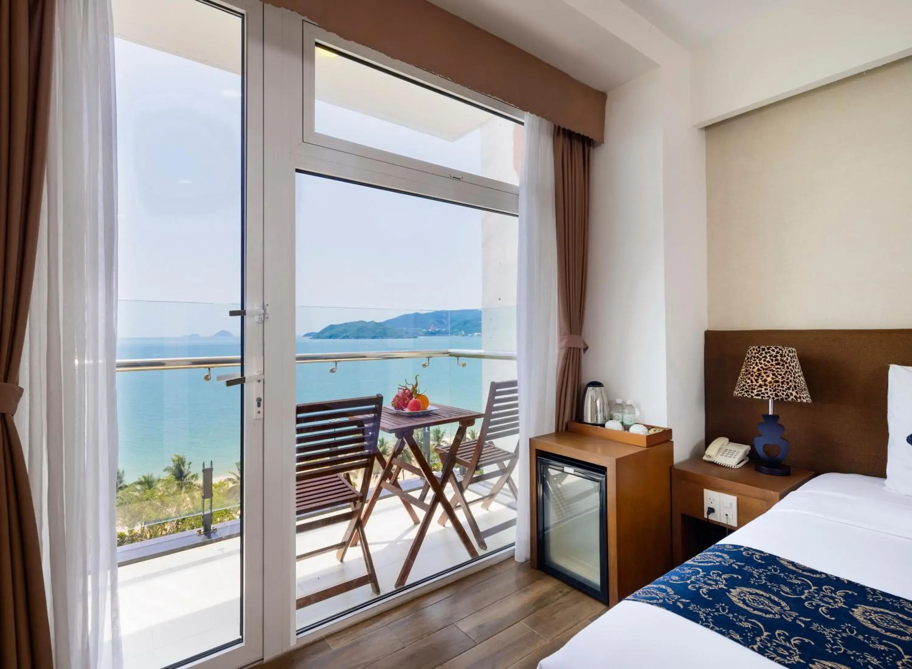 Deluxe Twin Room with Sea View in Saphia Hotel Nha Trang Deluxe Twin Room with Sea View in Saphia Hotel Nha Trang