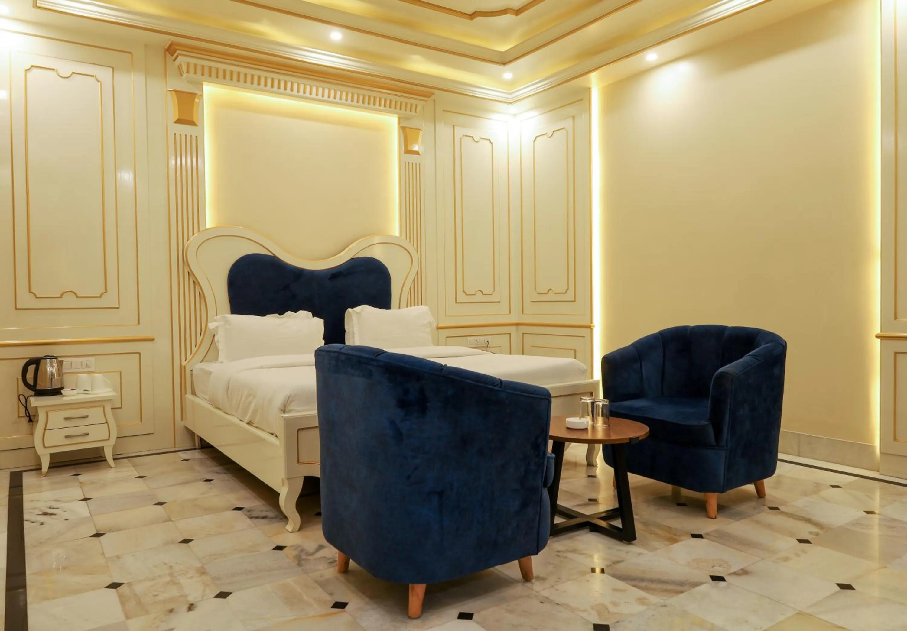 Bedroom, Bed in HOTEL CITY PALACE