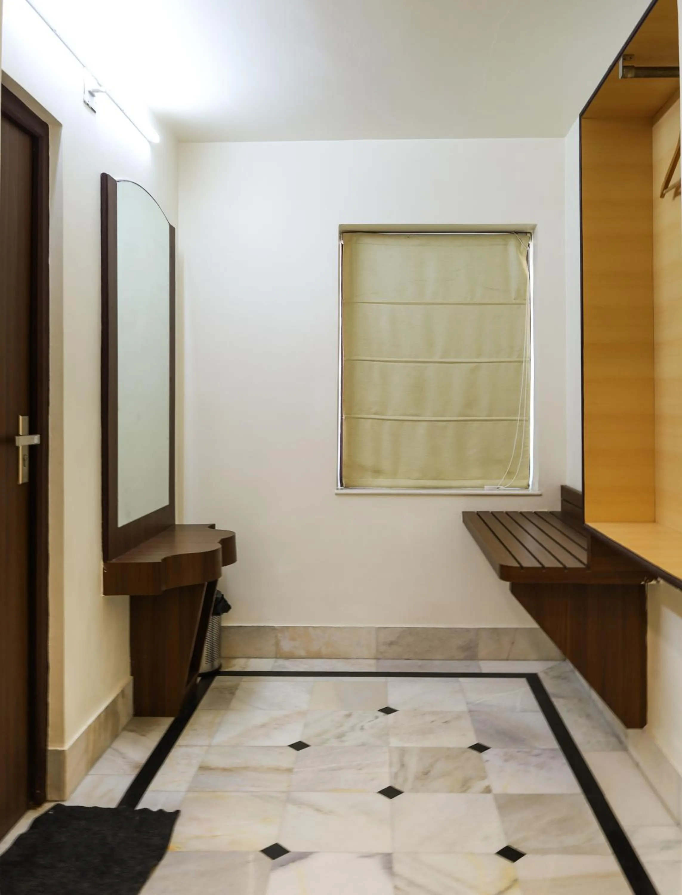 wardrobe in HOTEL CITY PALACE