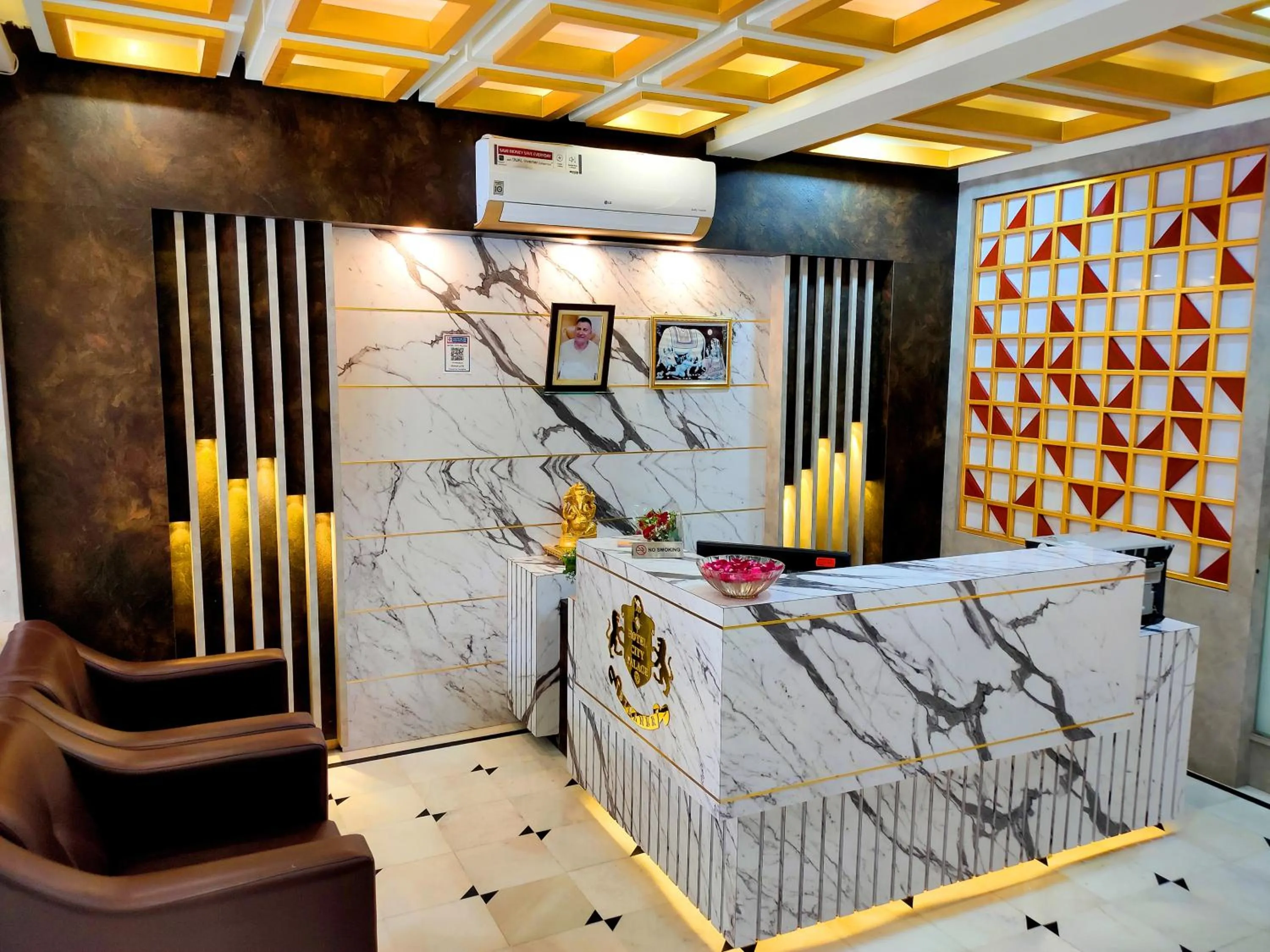 Lobby or reception in HOTEL CITY PALACE