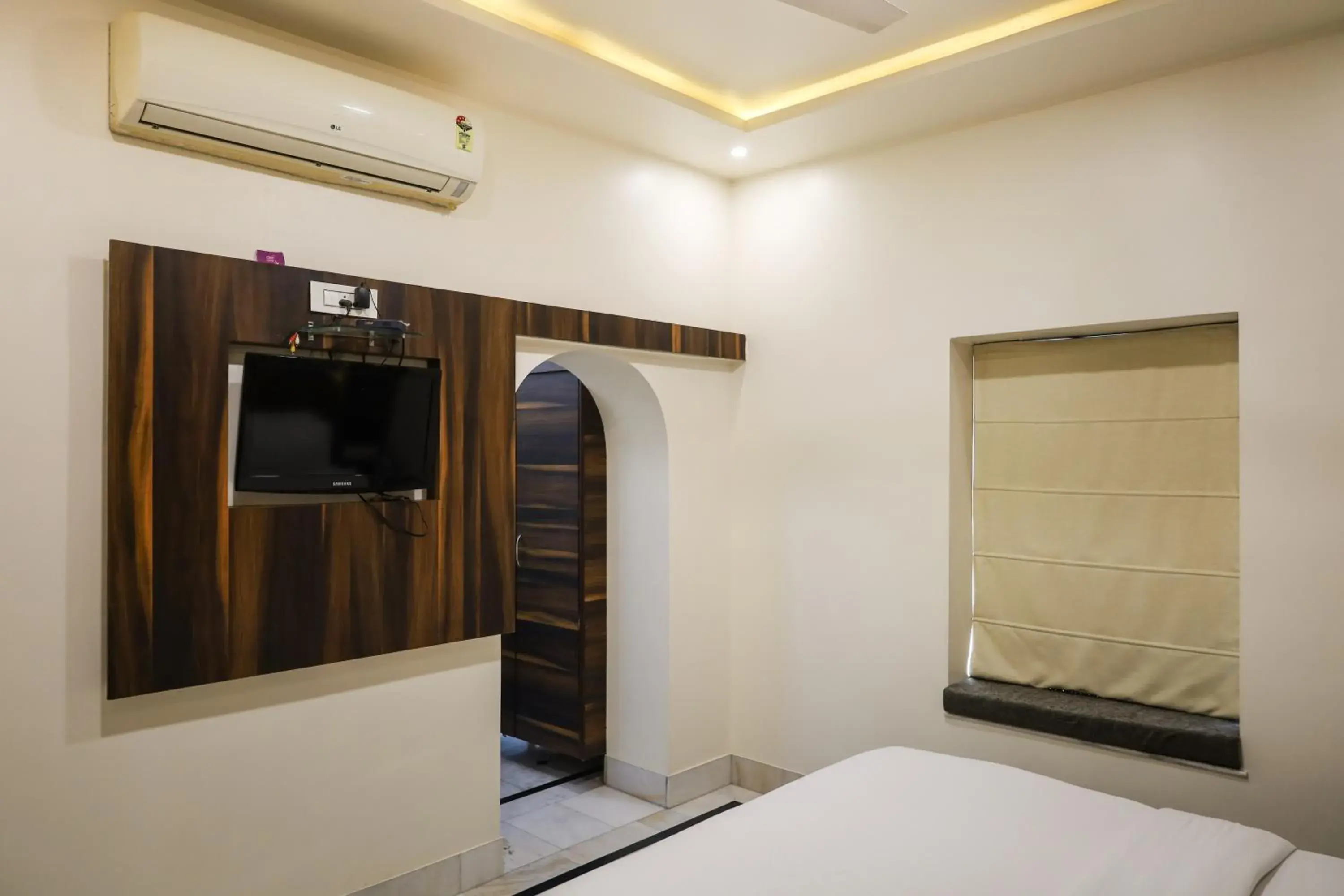 Living room, Bed in HOTEL CITY PALACE Living room, Bed in HOTEL CITY PALACE