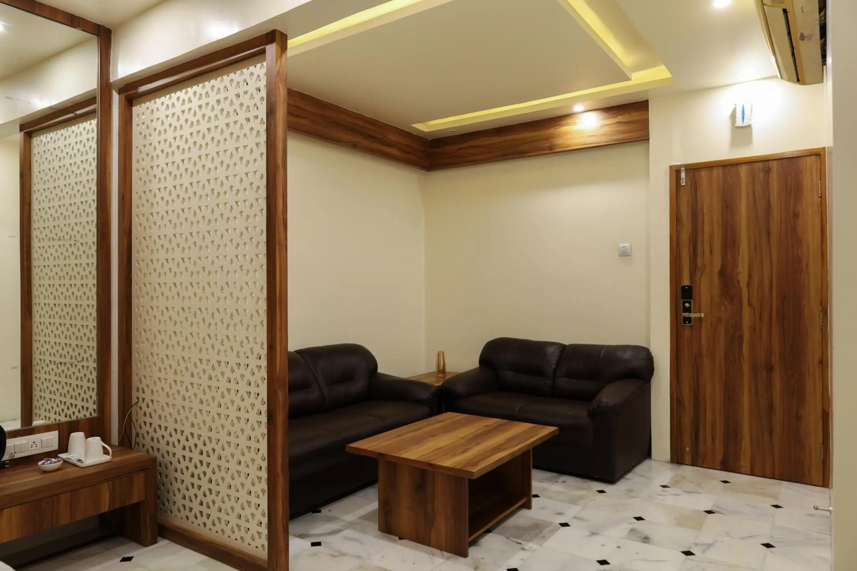 Seating area in HOTEL CITY PALACE Seating area in HOTEL CITY PALACE