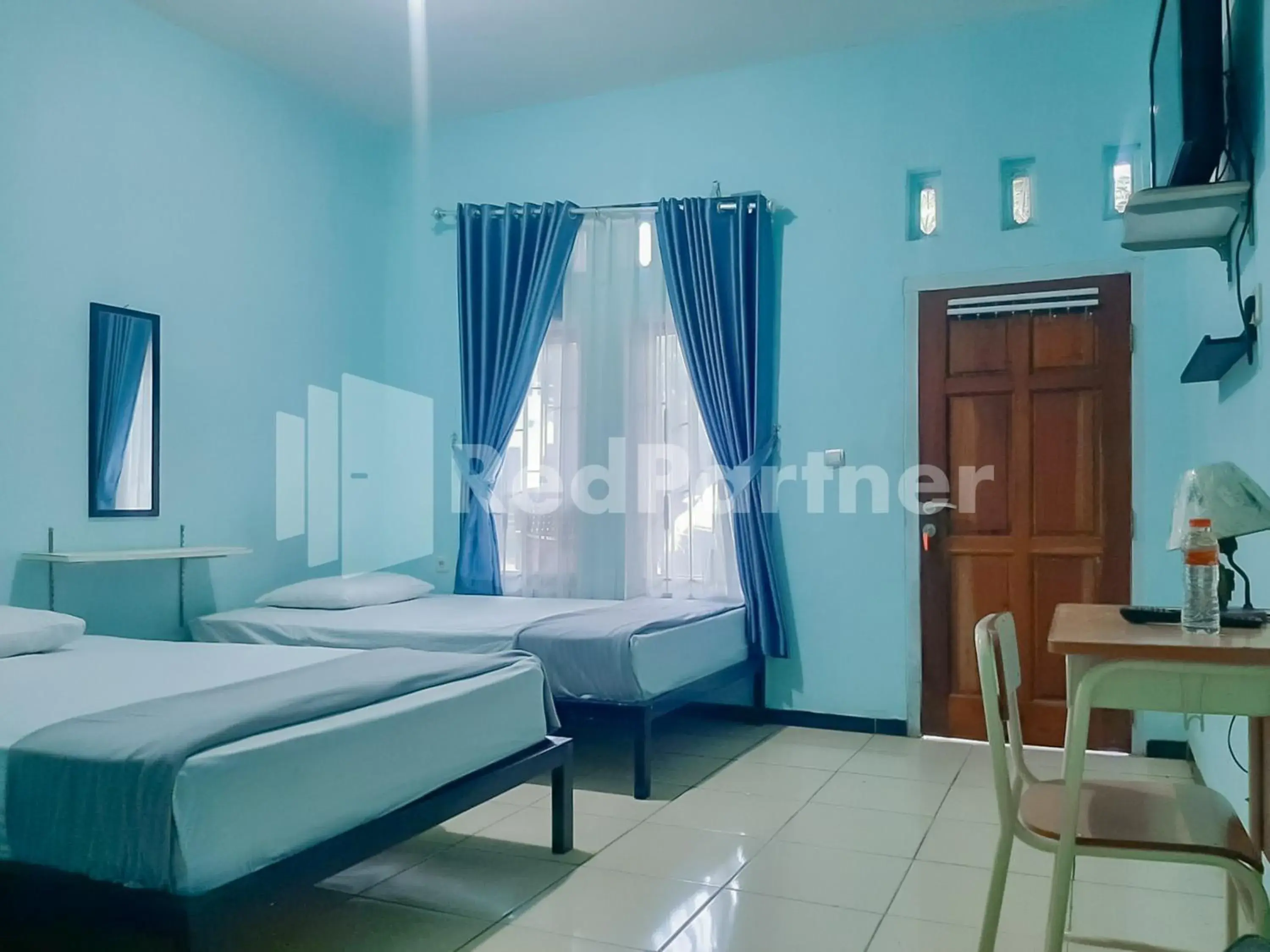 Standard King Room in Syariah Safar Guest House Mitra RedDoorz Standard King Room in Syariah Safar Guest House Mitra RedDoorz