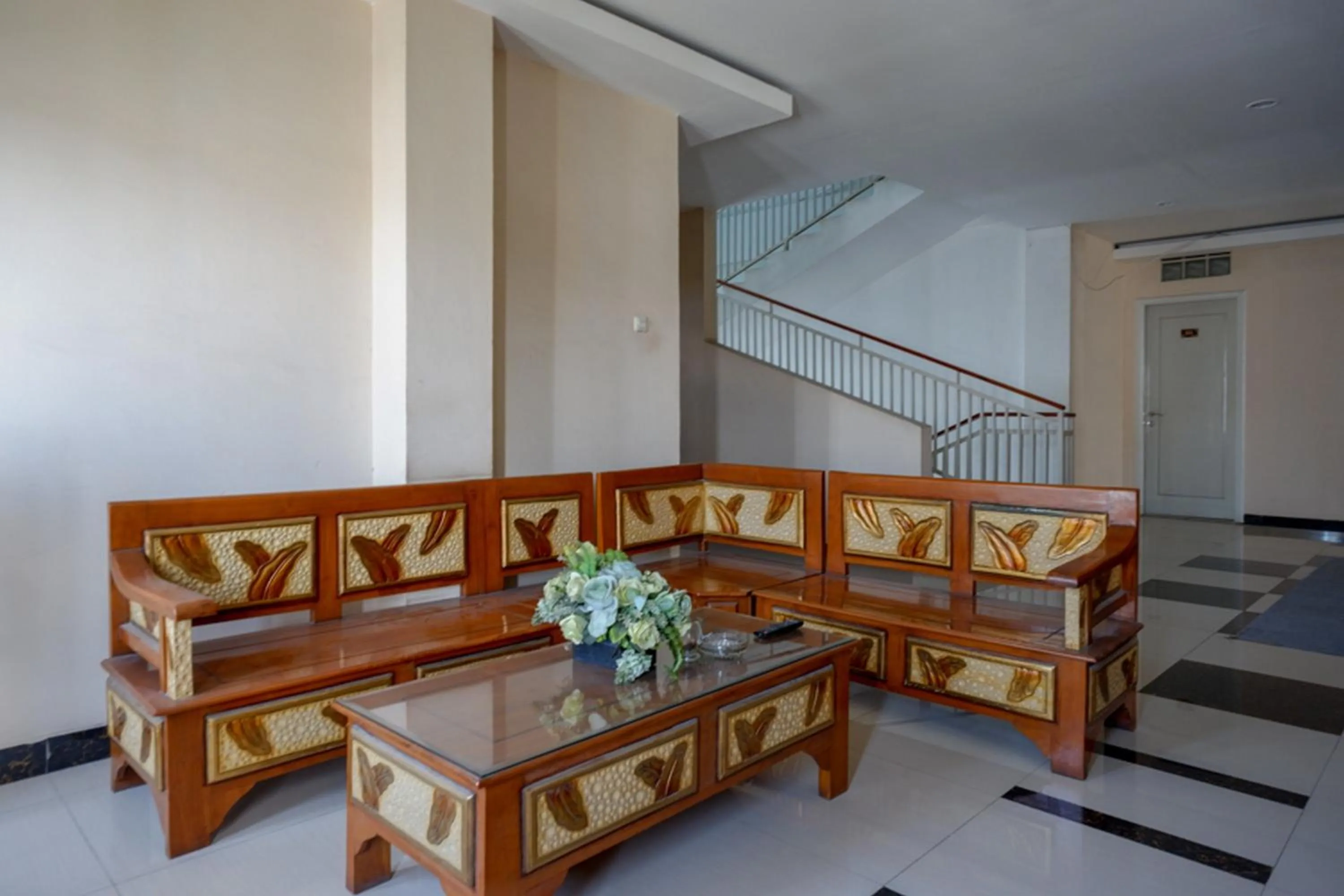 Seating area in RedDoorz at Jalan Emmy Saelan Palu