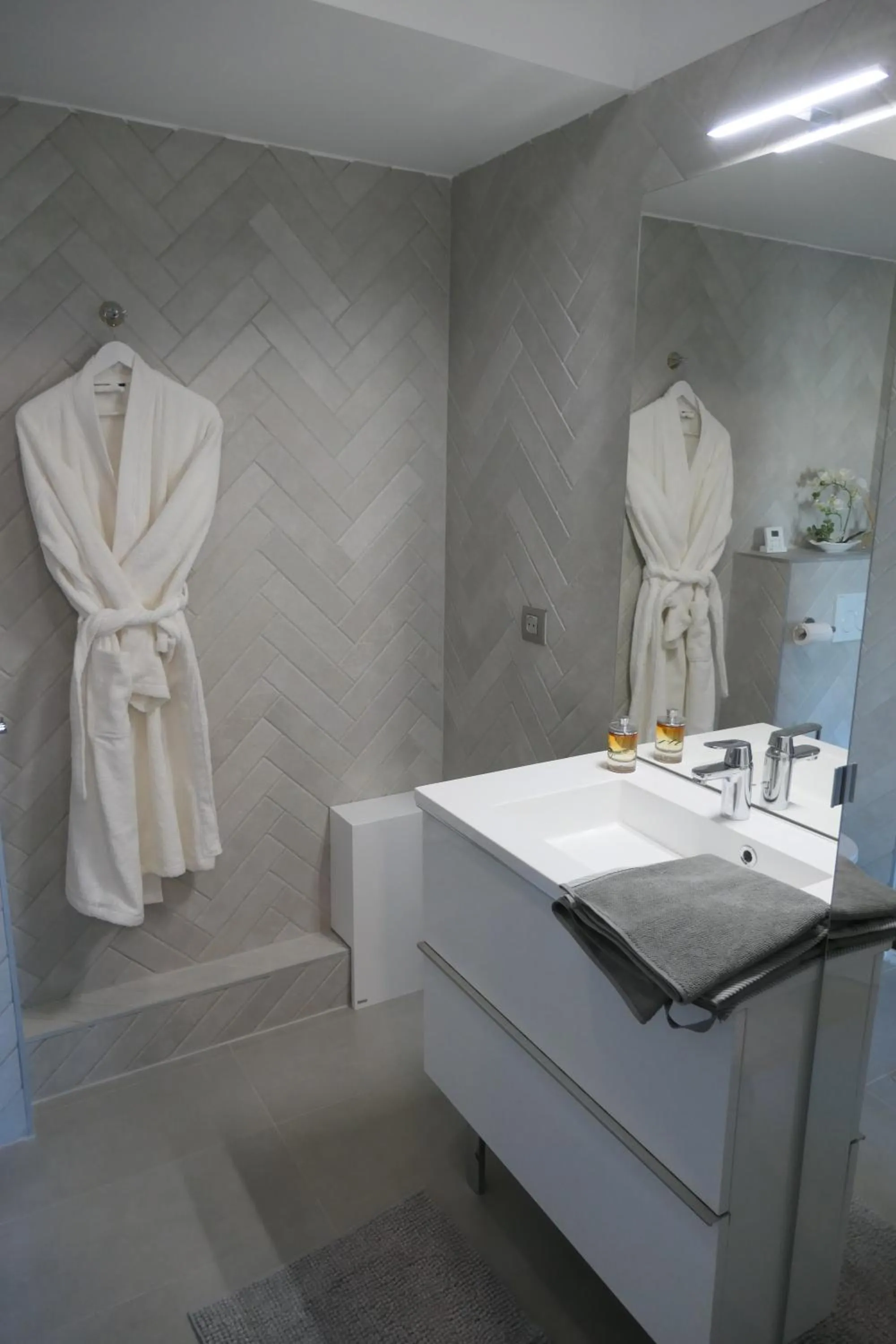 Bathroom in Luxury Studio Daumesnil Wifi & Netflix