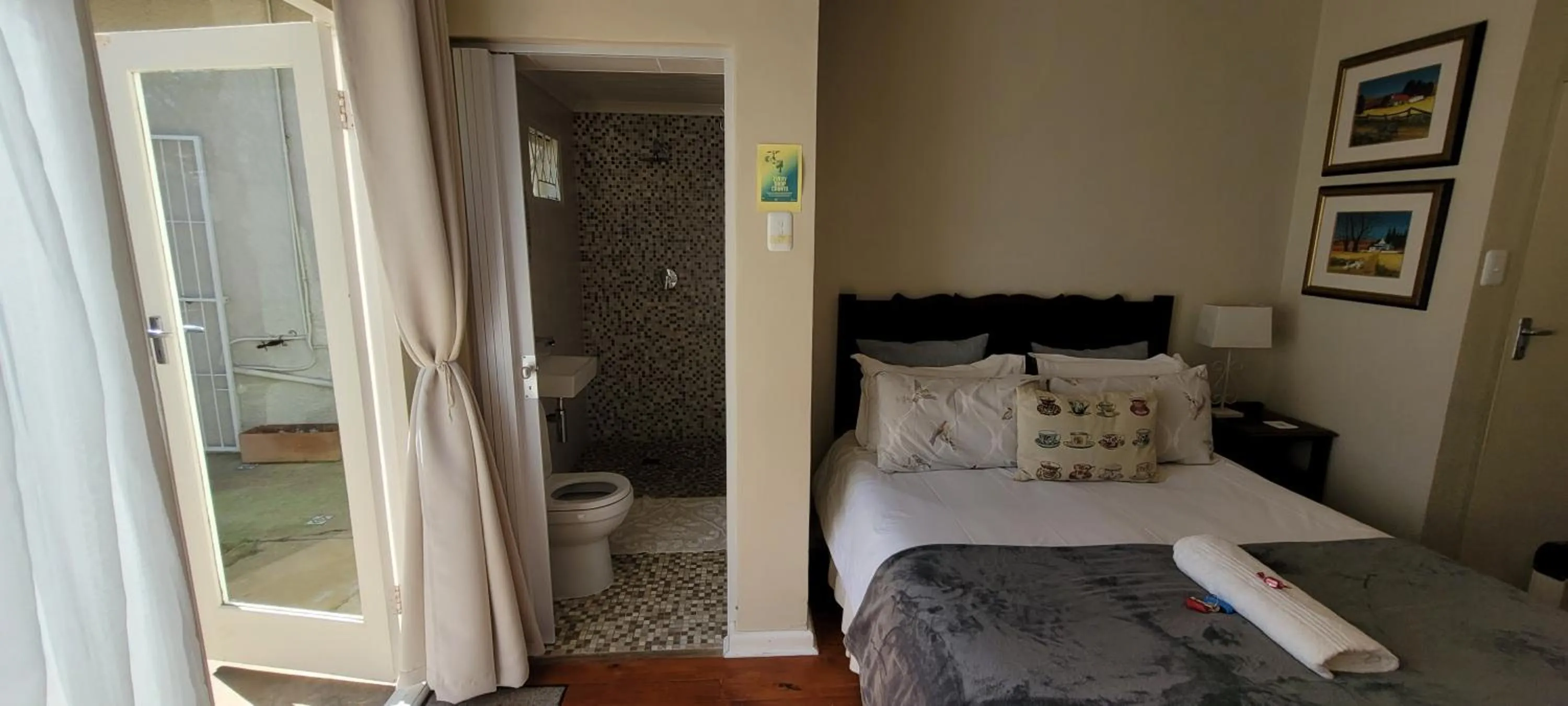 Bedroom, Bed in AppleBee Guest Cottages