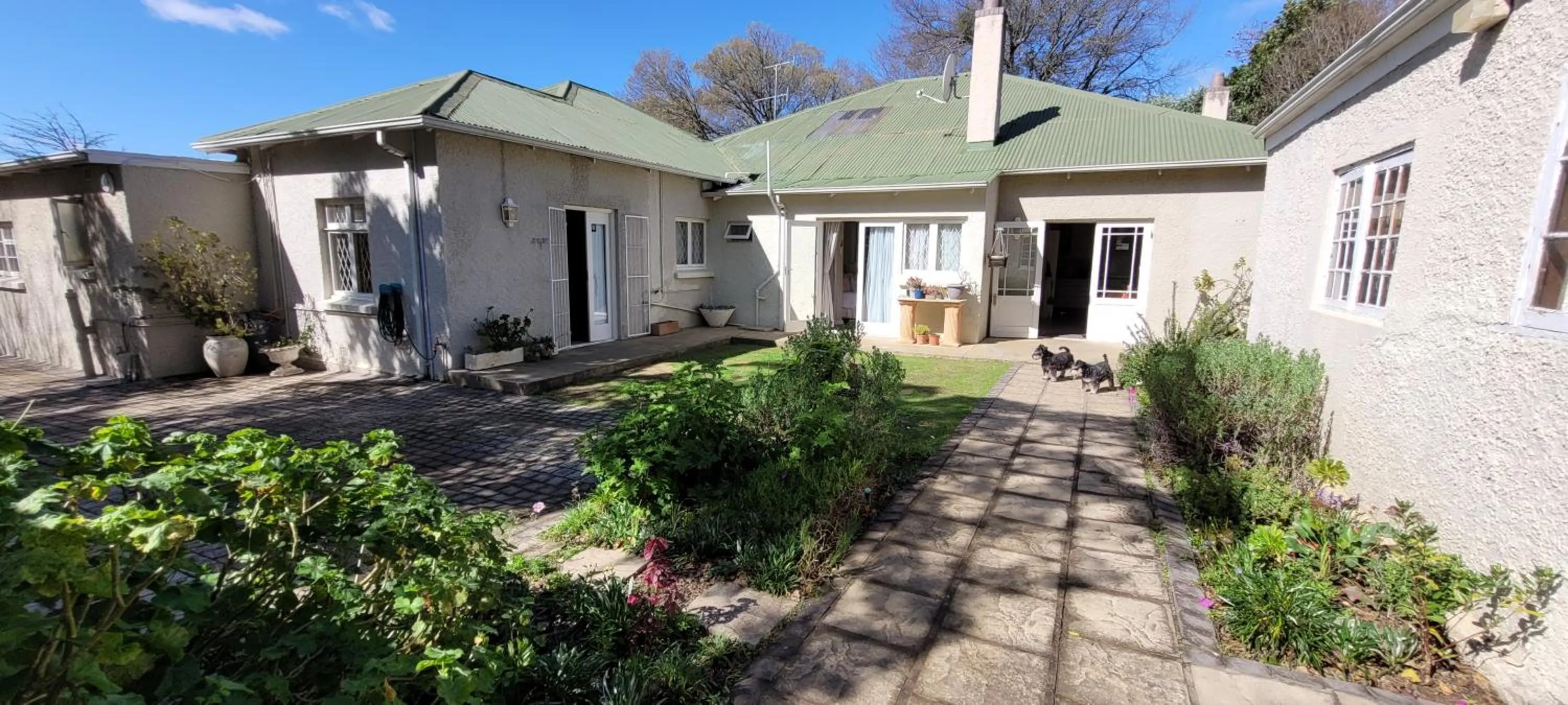 Property building in AppleBee Guest Cottages