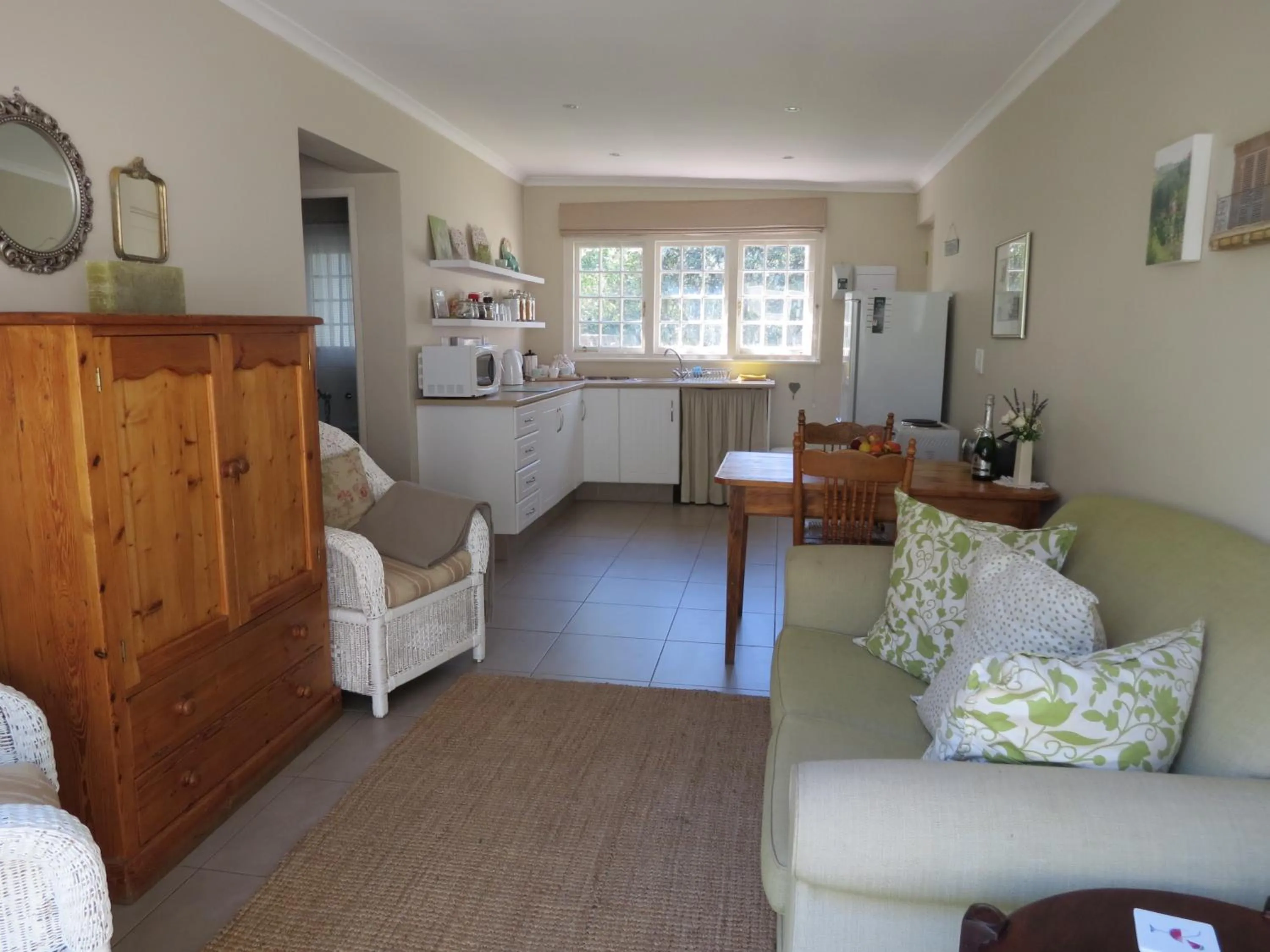 Lounge or bar in AppleBee Guest Cottages