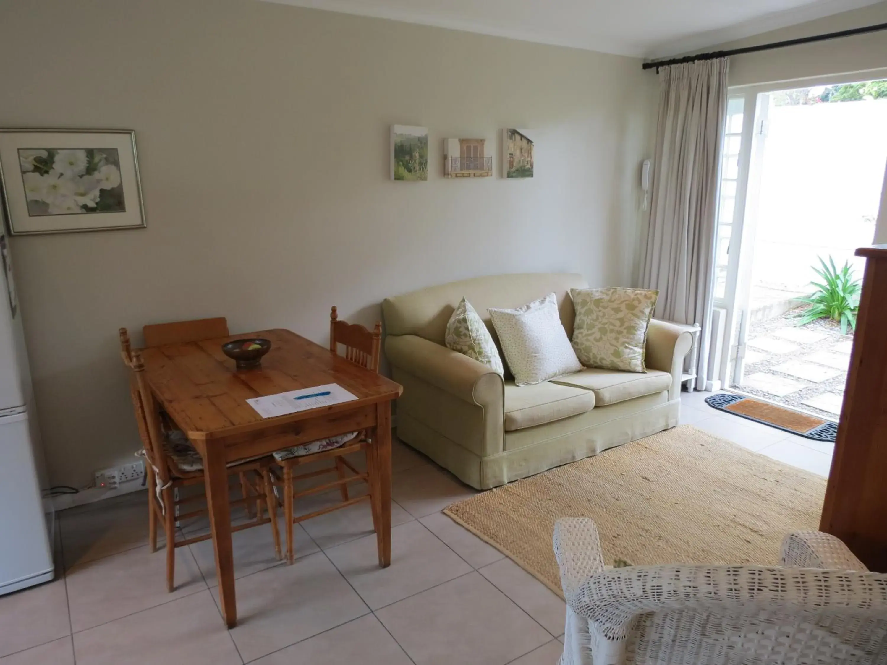 Living room in AppleBee Guest Cottages Living room in AppleBee Guest Cottages