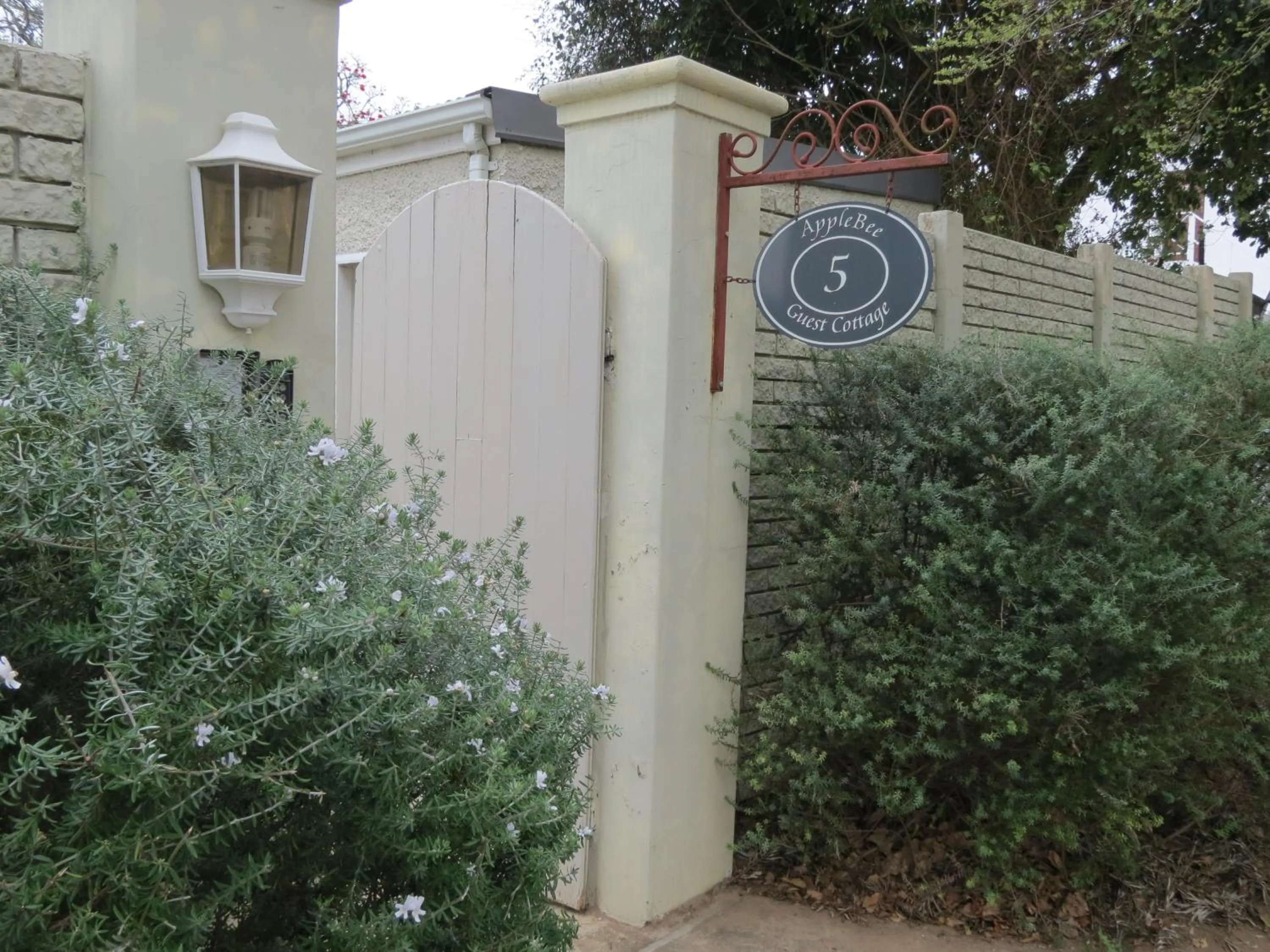 Facade/entrance in AppleBee Guest Cottages