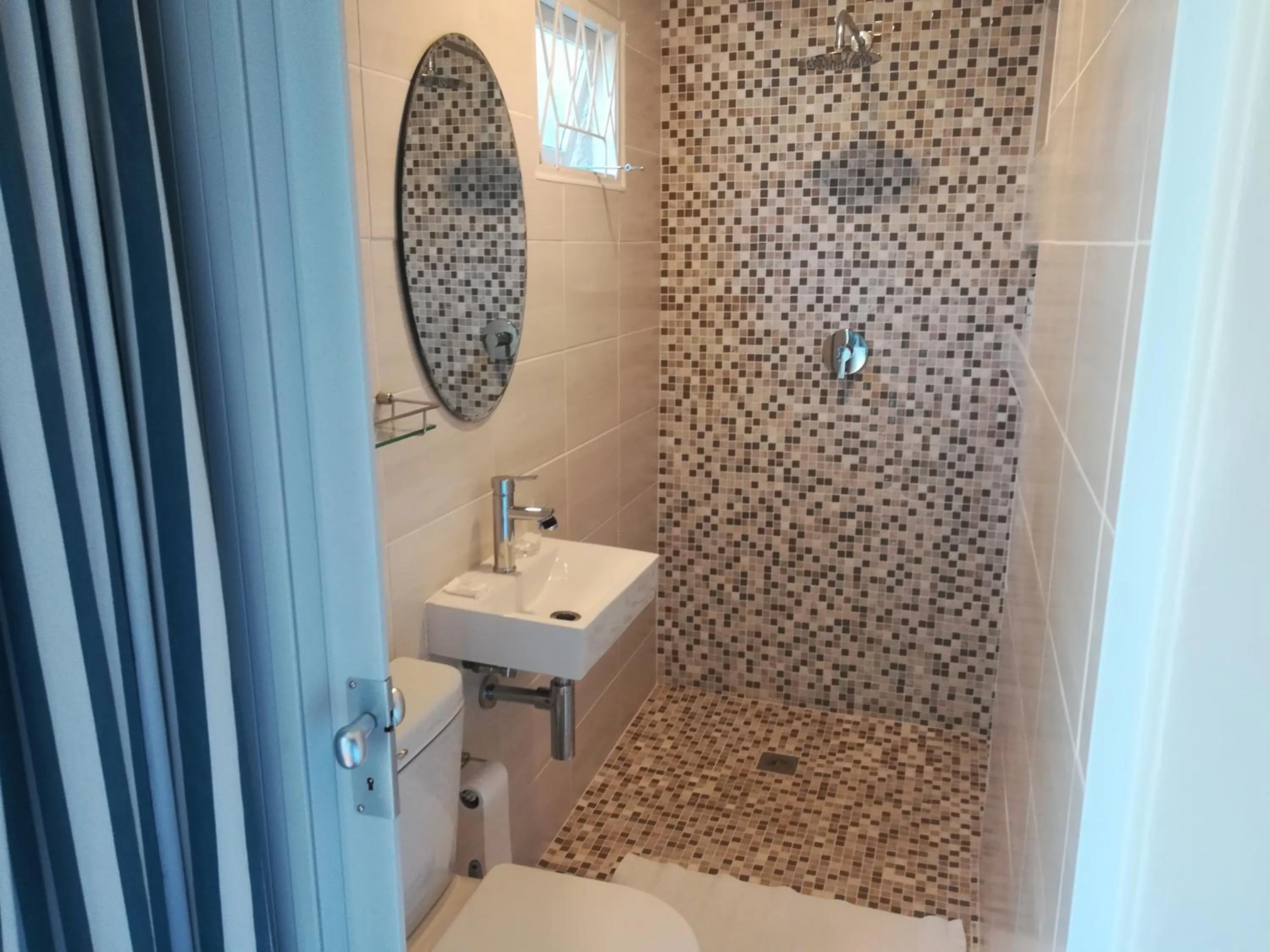 Bathroom in AppleBee Guest Cottages