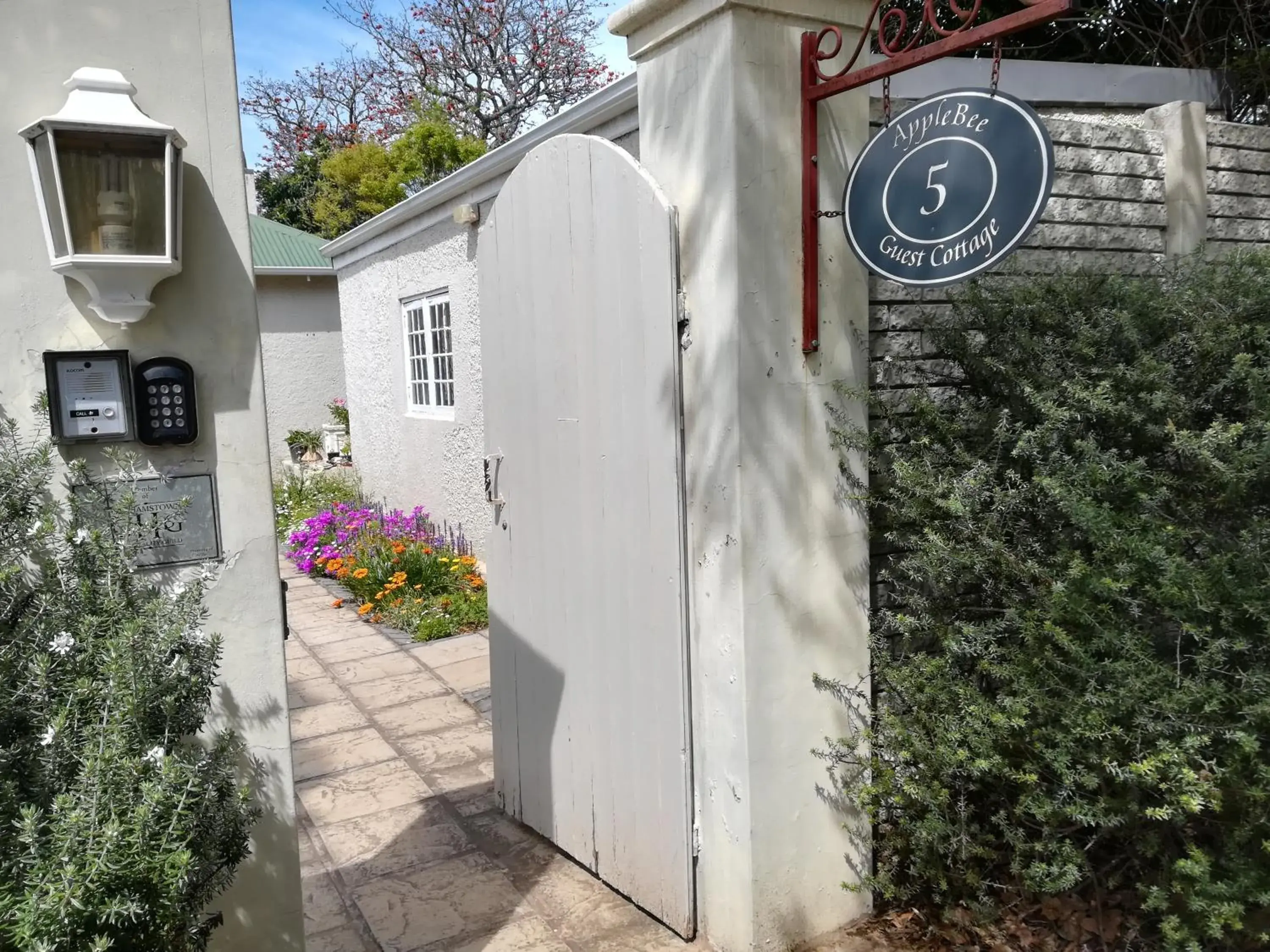 Facade/entrance in AppleBee Guest Cottages Facade/entrance in AppleBee Guest Cottages