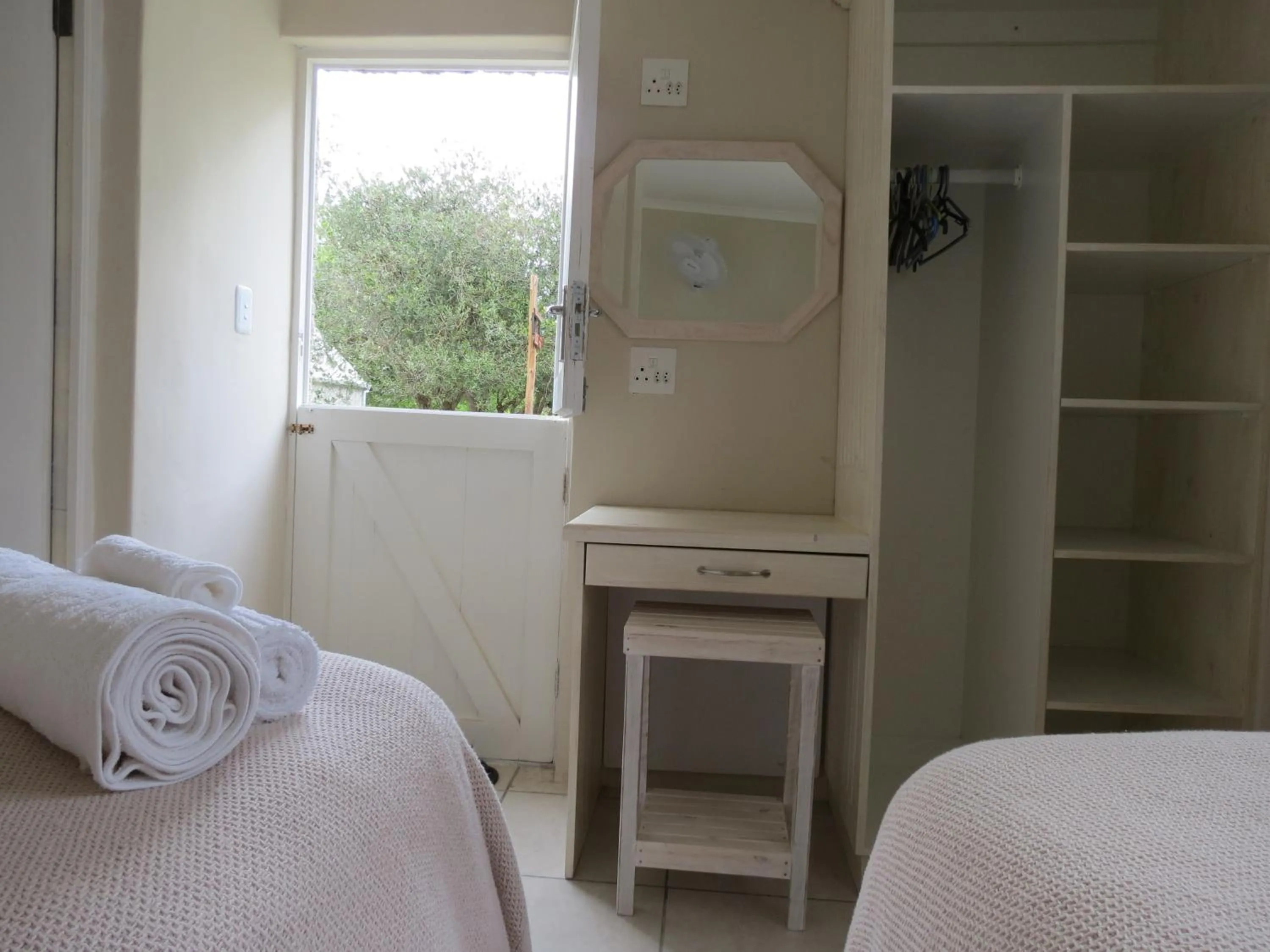 Bedroom, Bed in AppleBee Guest Cottages