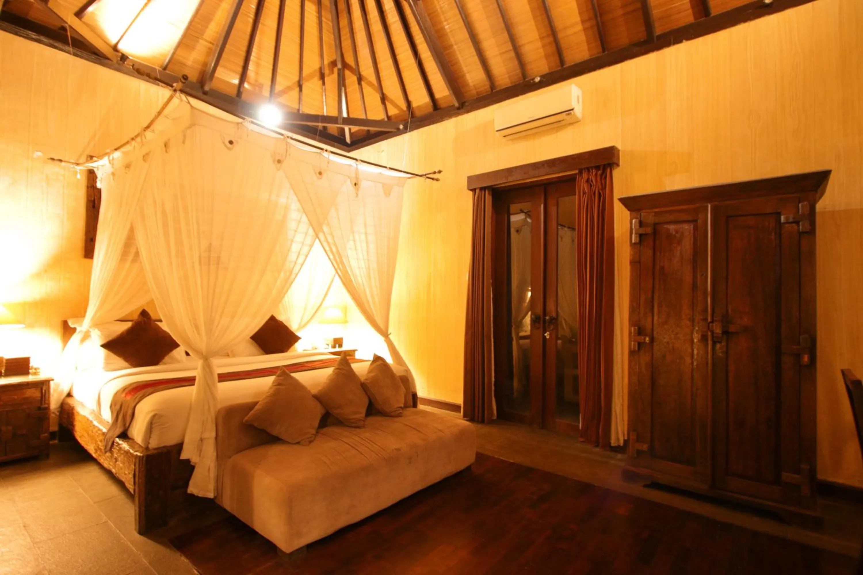 Bed in Gino Feruci Villa Ubud by KAGUM Hotels