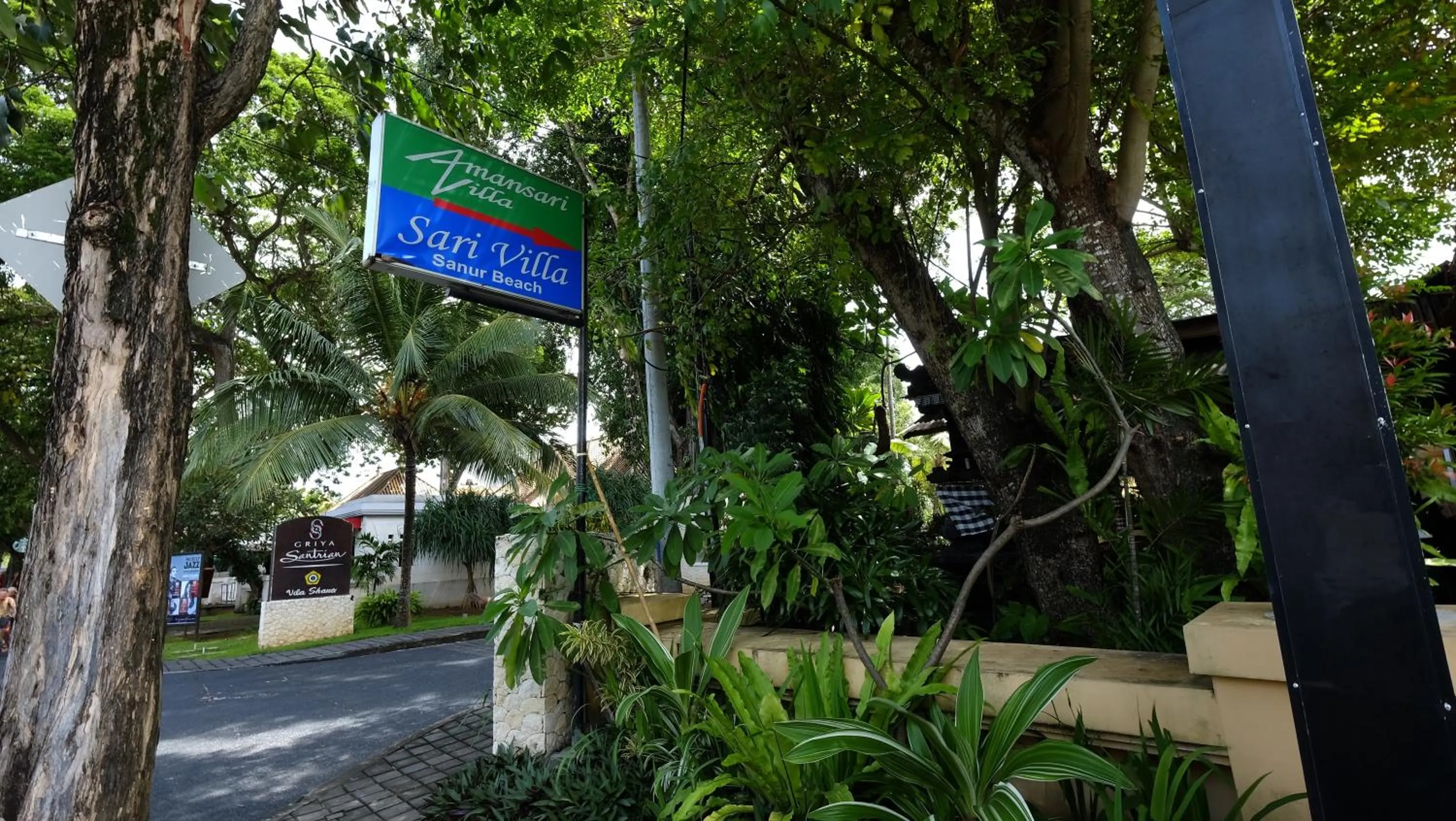 Facade/entrance in Sari Villa Sanur Beach