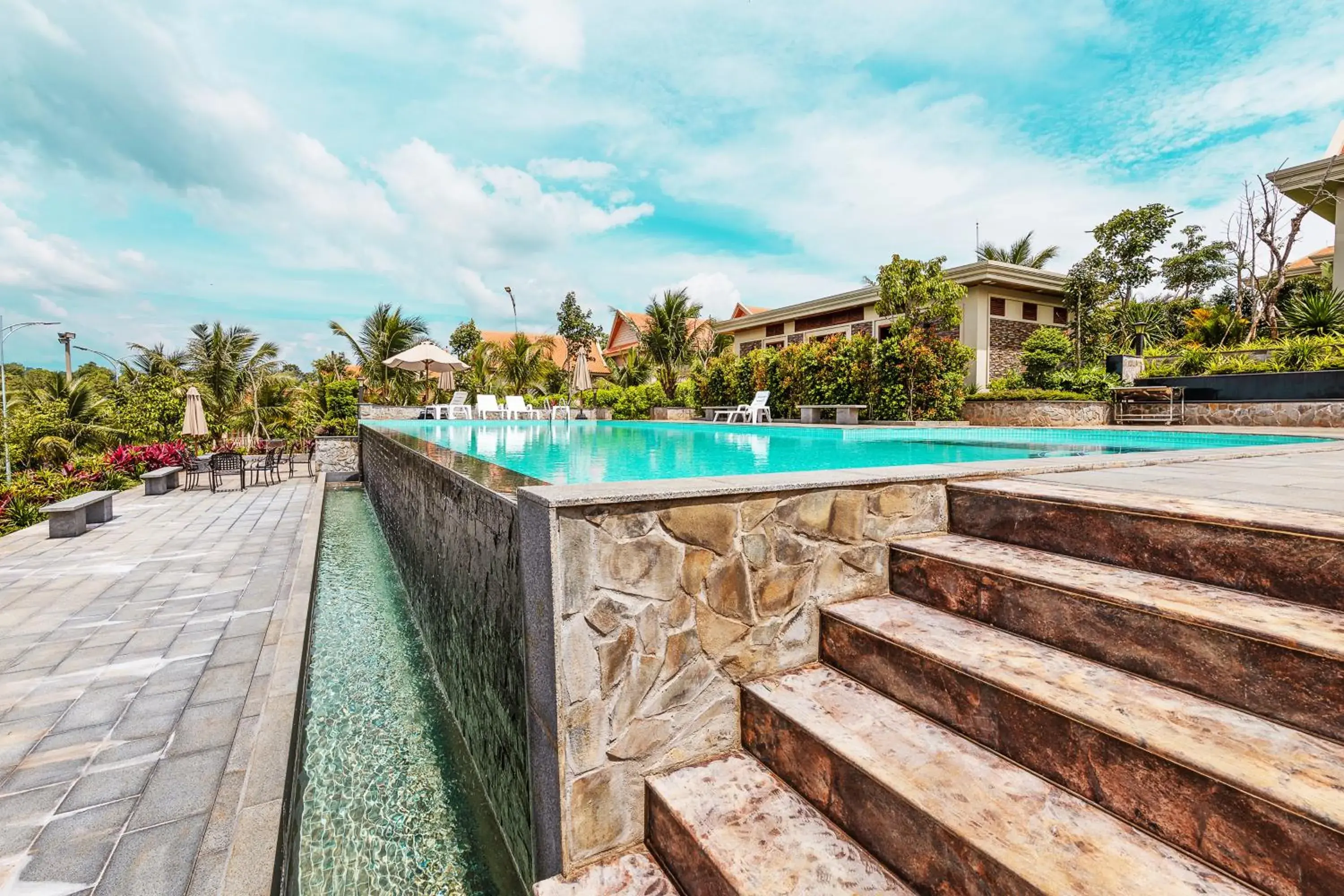 Pool view in KNN RESORT Mondulkiri Pool view in KNN RESORT Mondulkiri