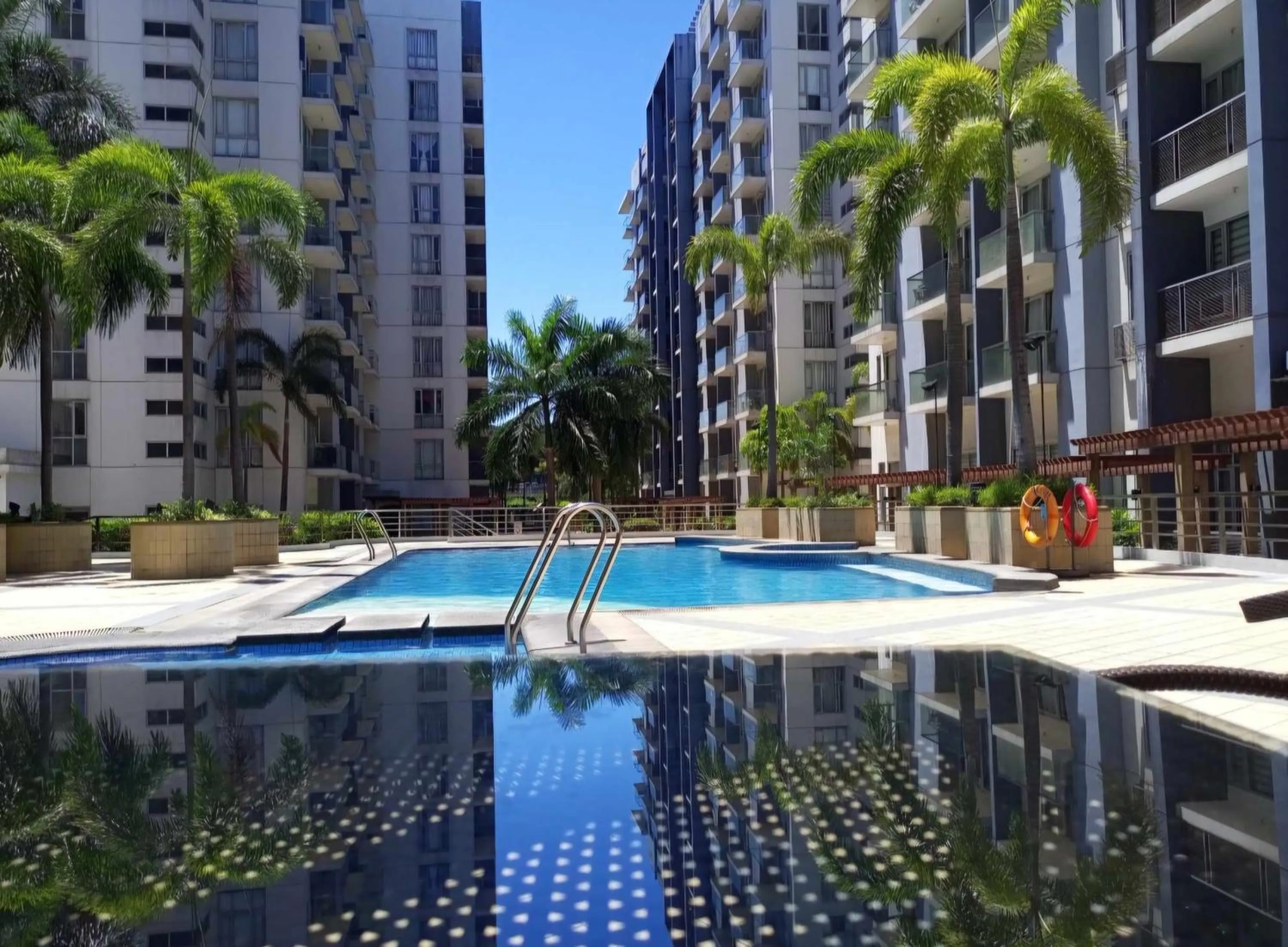 One Palm Tree Villas Condo Across NAIA Terminal 3