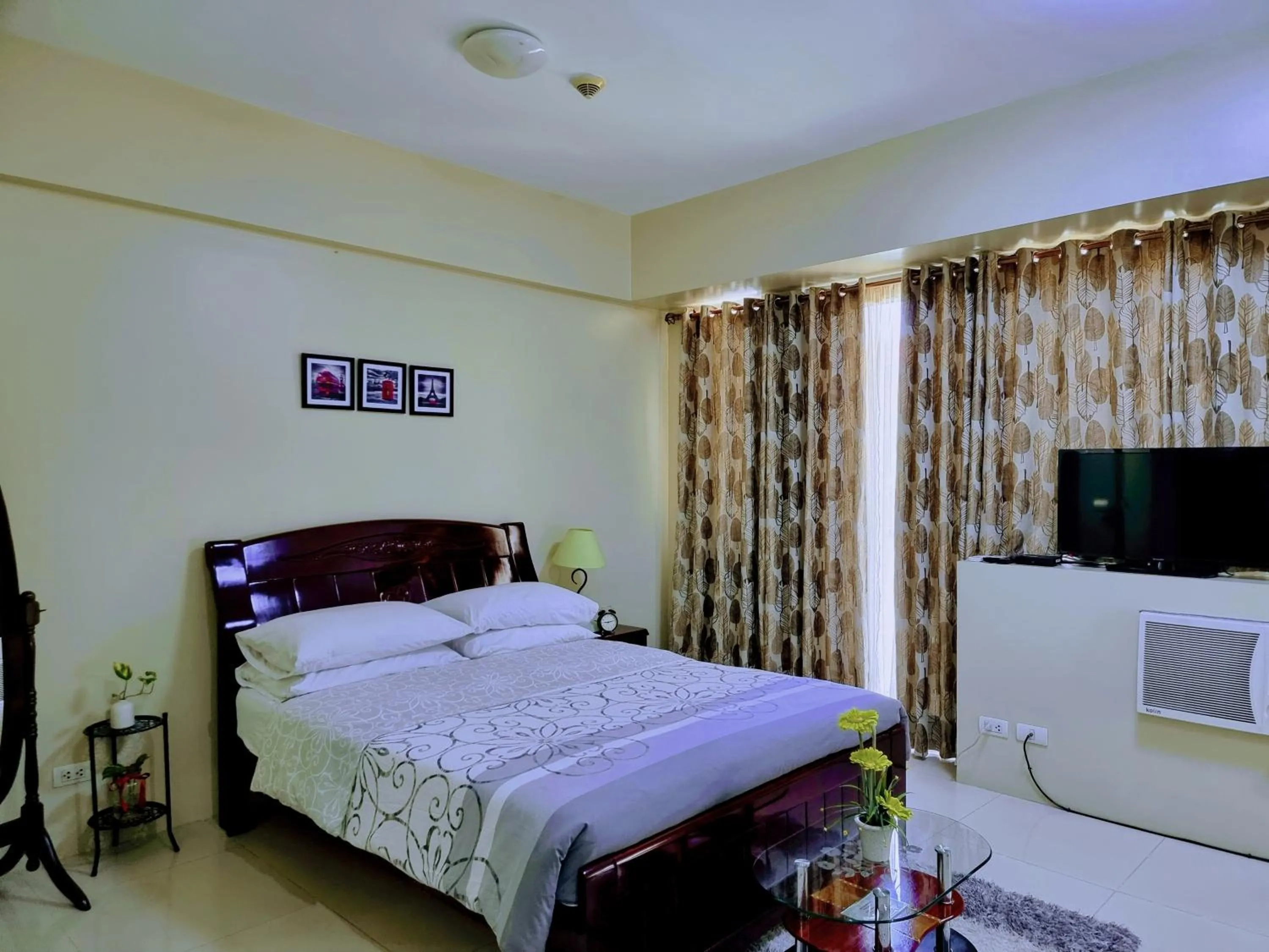 Bedroom, Bed in One Palm Tree Villas Condo Across NAIA Terminal 3
