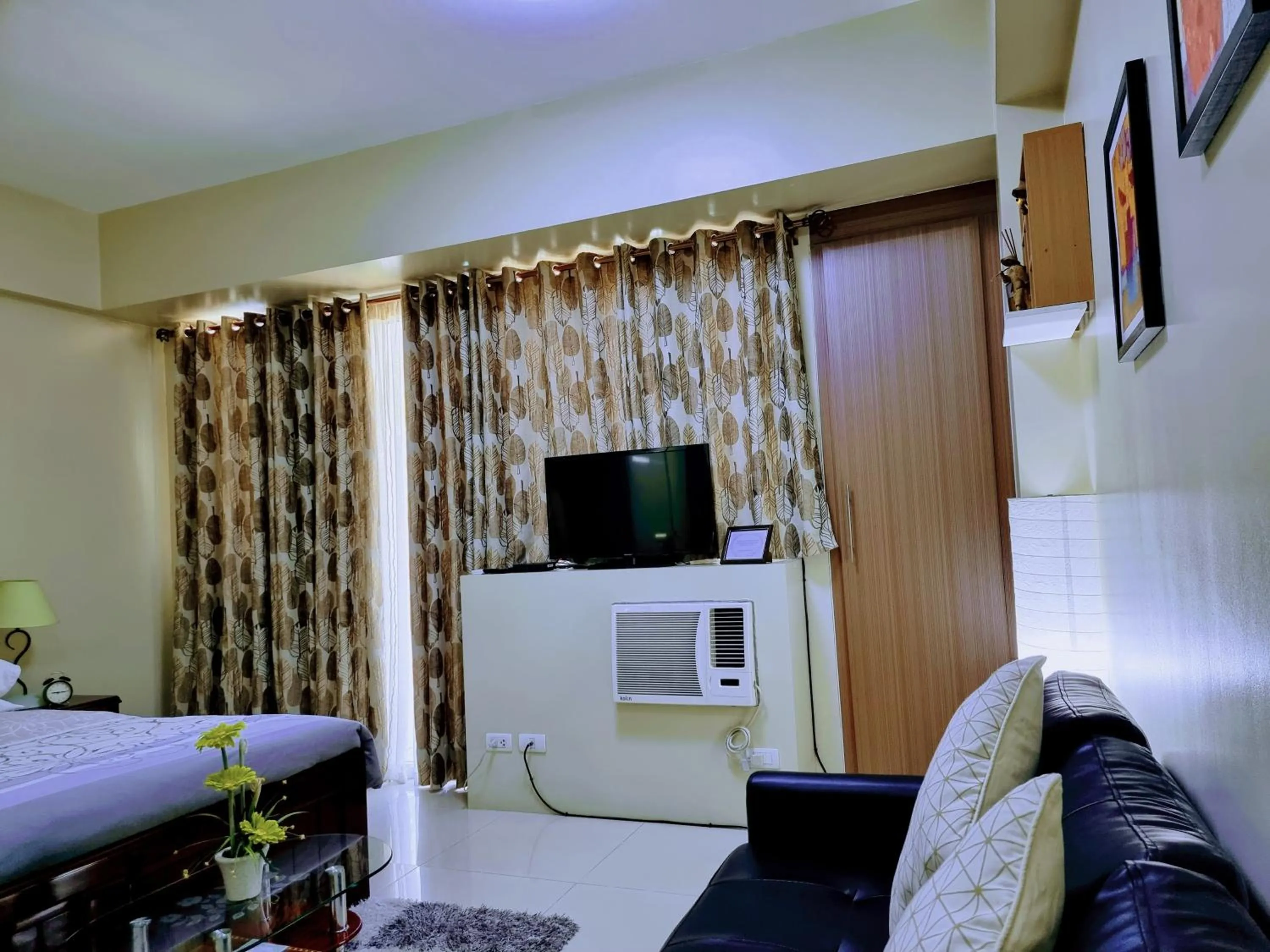 Bedroom, Bed in One Palm Tree Villas Condo Across NAIA Terminal 3