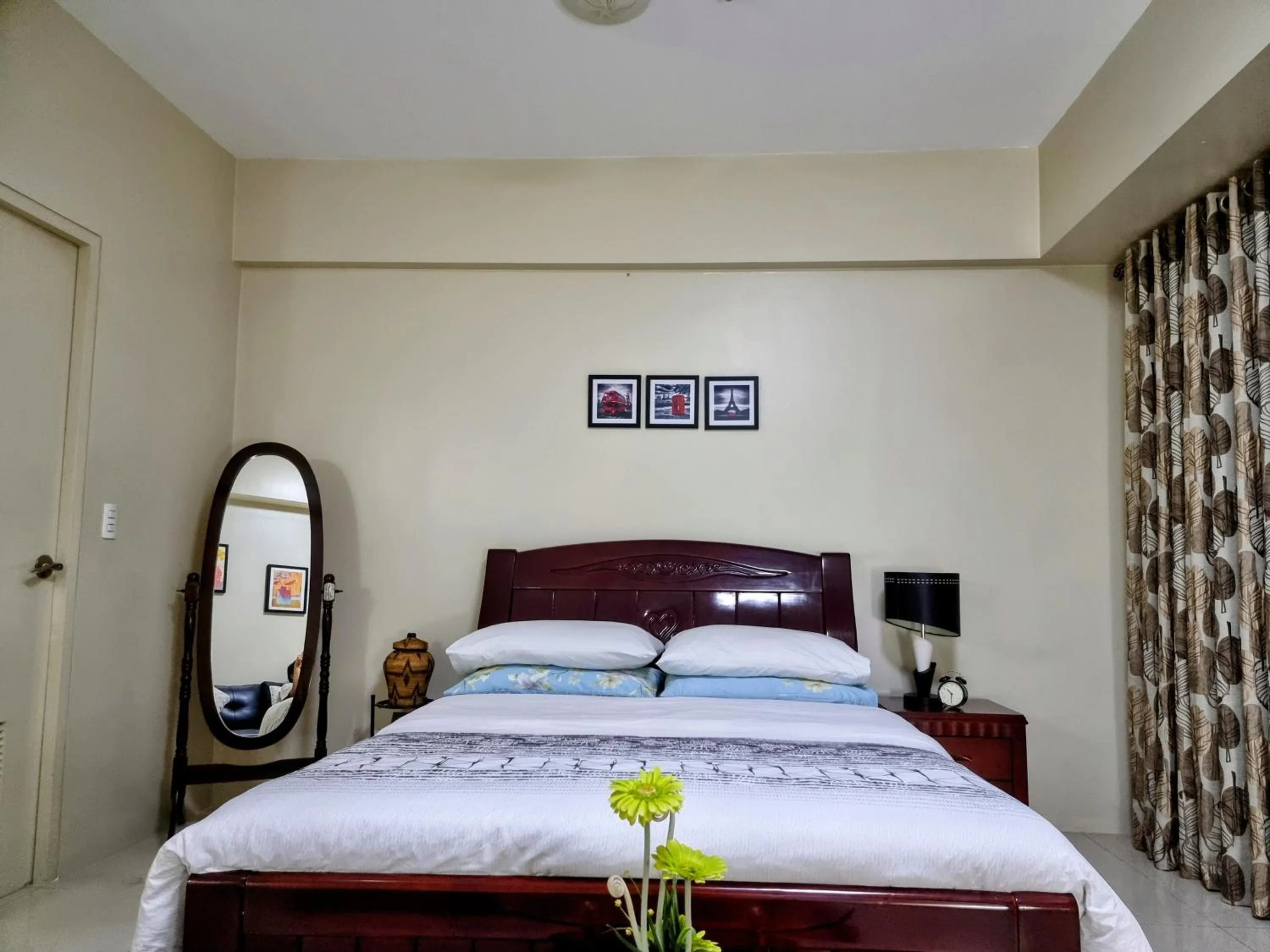 Bed in One Palm Tree Villas Condo Across NAIA Terminal 3